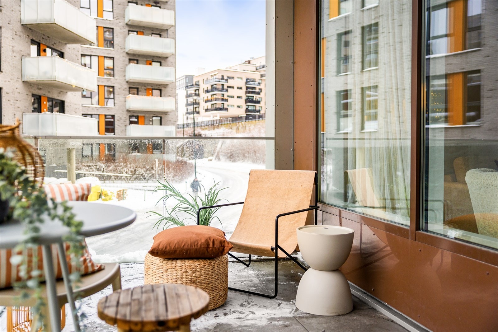 Her kan du enkelt skape en koselig uteoase med utemøbler, beplantning og en gassgrill. Galleribilde