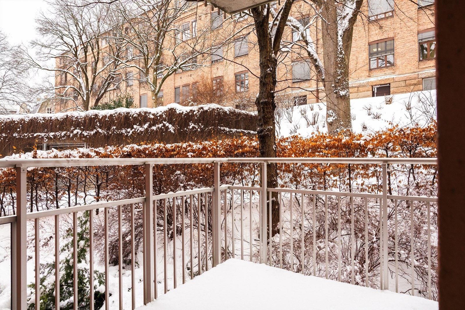 Romslig vestvendt balkong på ca. 6 m² Galleribilde