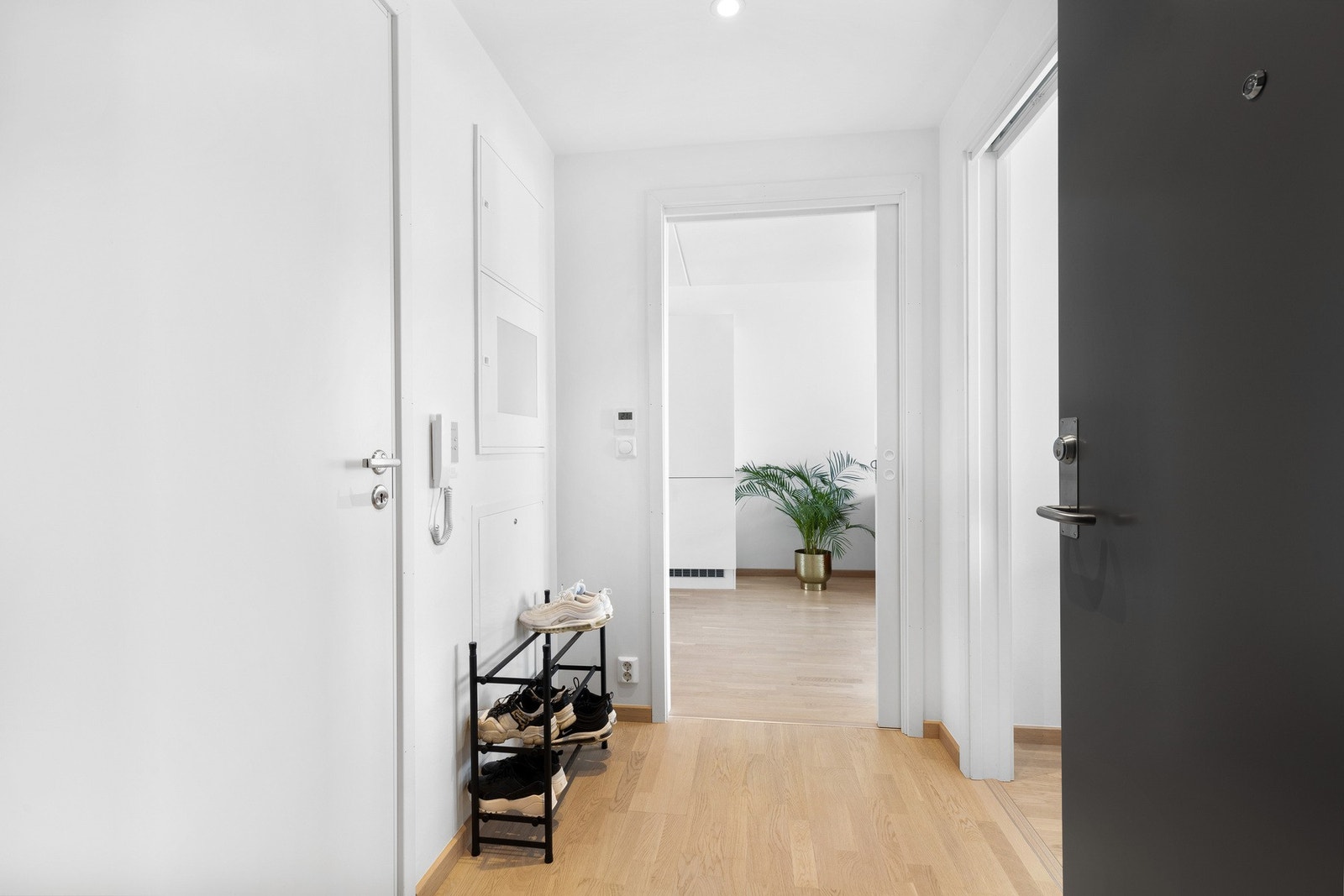 Entré med downlights Galleribilde