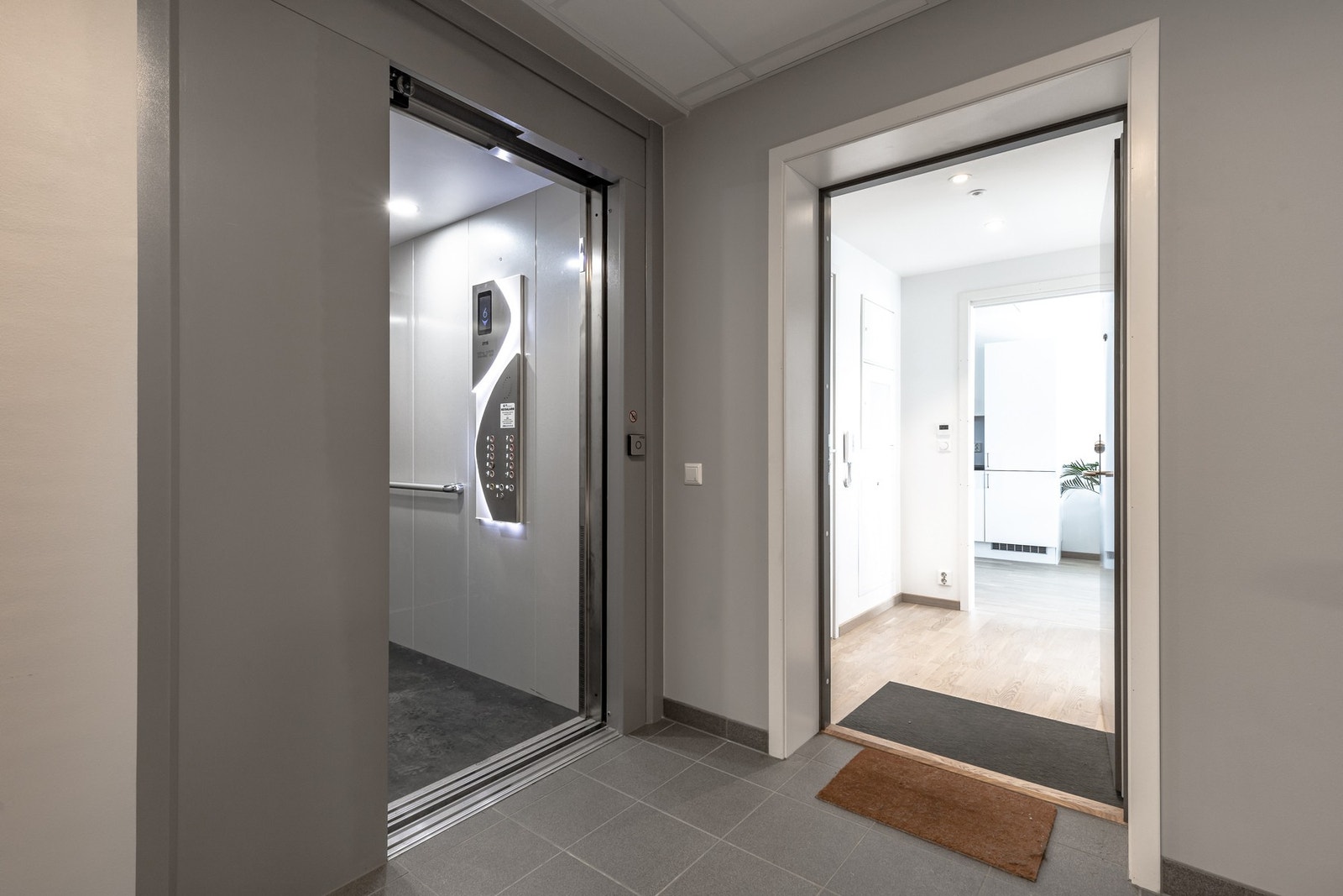 Direkte adkomst til heis fra leiligheten Galleribilde