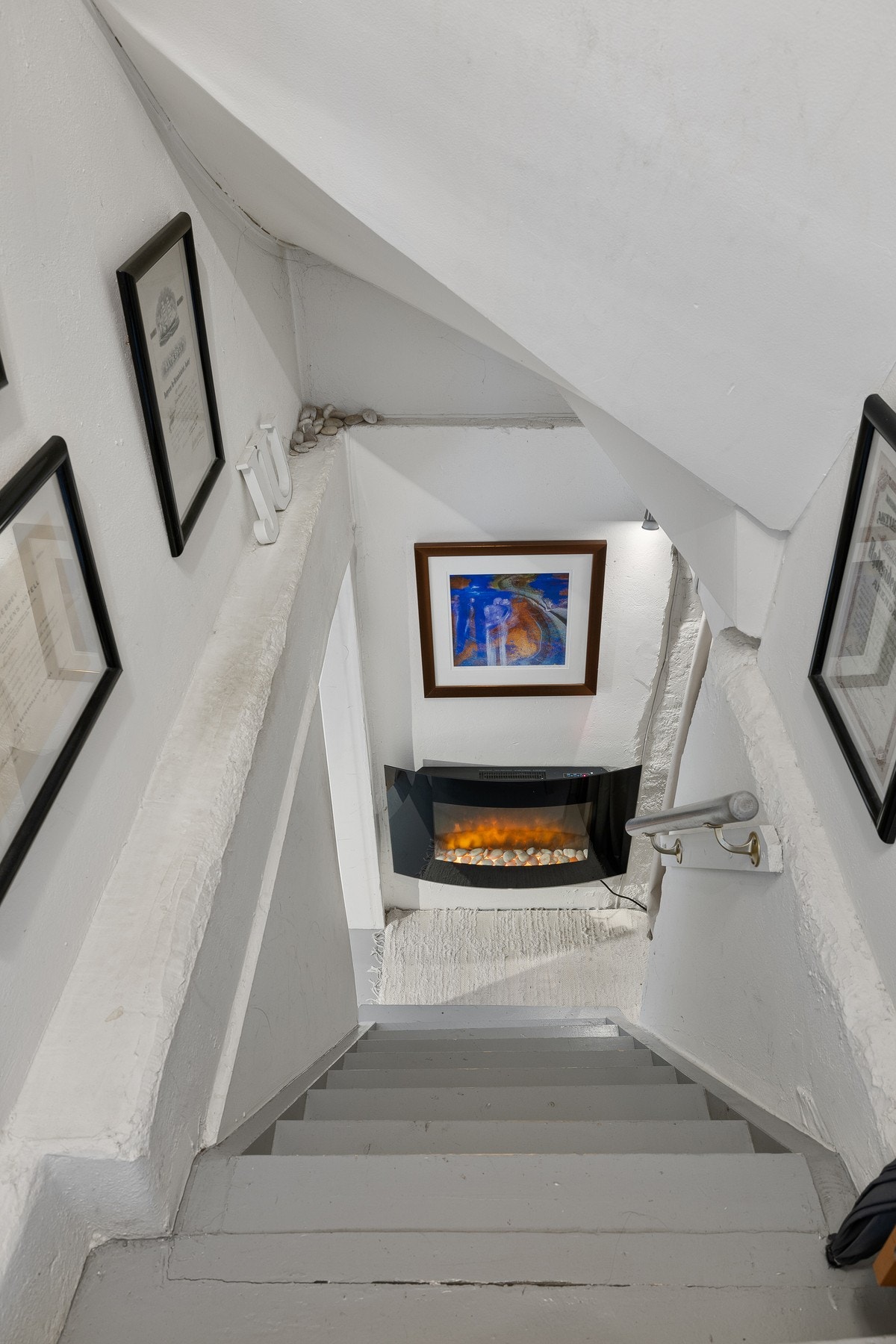 Trappegang ned i kjeller. Galleribilde