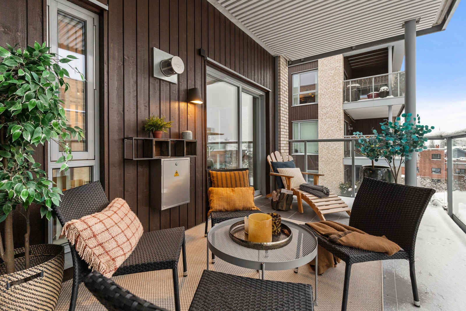 Begge balkongene er oppført i betong og gir gode utearealer for opphold og rekreasjon. Galleribilde