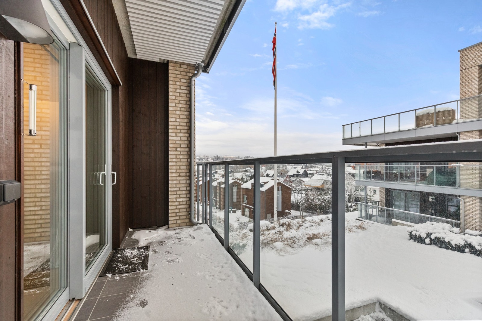 Fra soverommet er det utgang til leilighetens andre balkong. Galleribilde