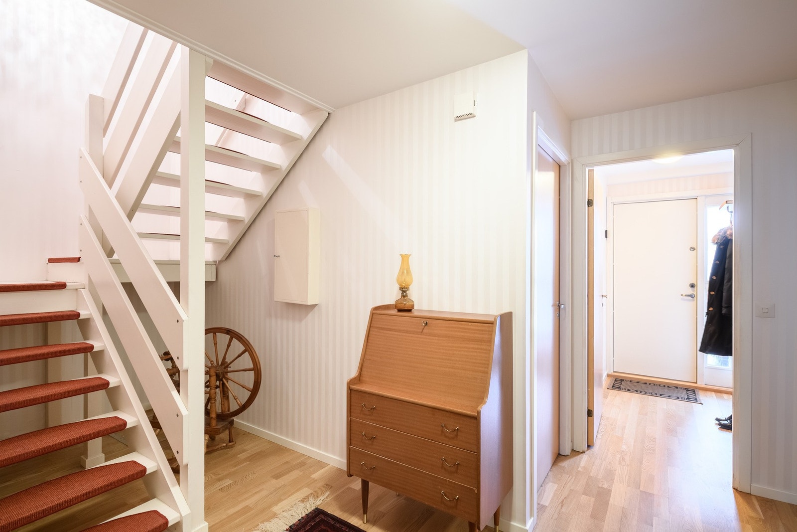 Leiligheten går over to etasjer, med stort potensial og god fleksibilite Galleribilde