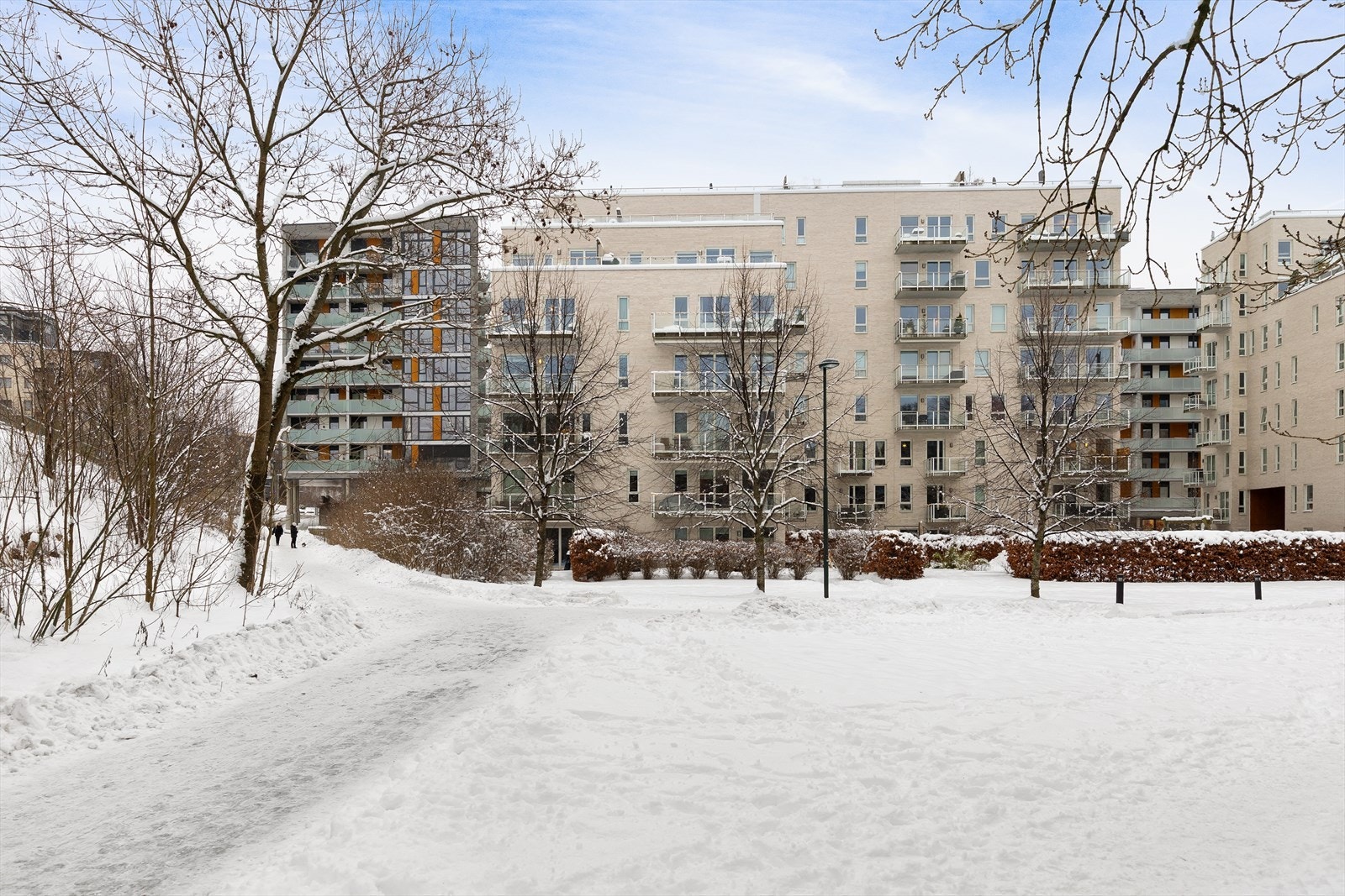 Akerselva ligger like i nærheten og gir området en grønn og idyllisk ramme for turer, trening og rekreasjon. Galleribilde