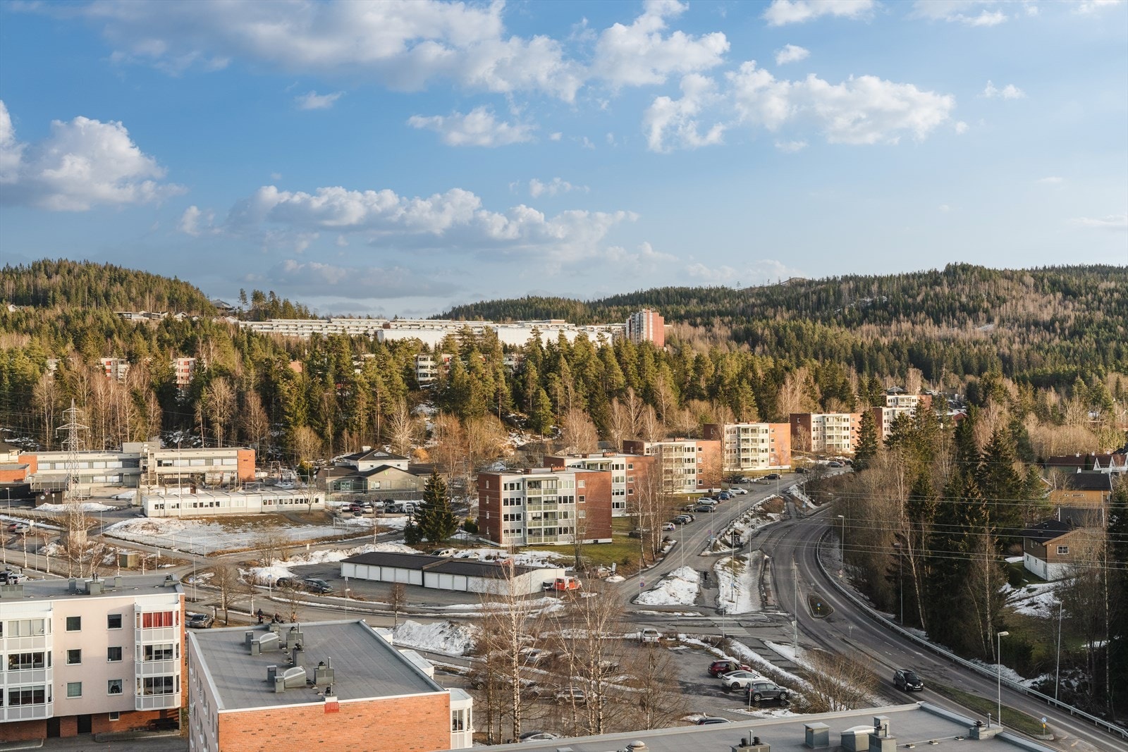 Dette er en perfekt førstegangskjøpsleilighet, i et veletablert og hyggelig nabolag. Velkommen på visning! Galleribilde