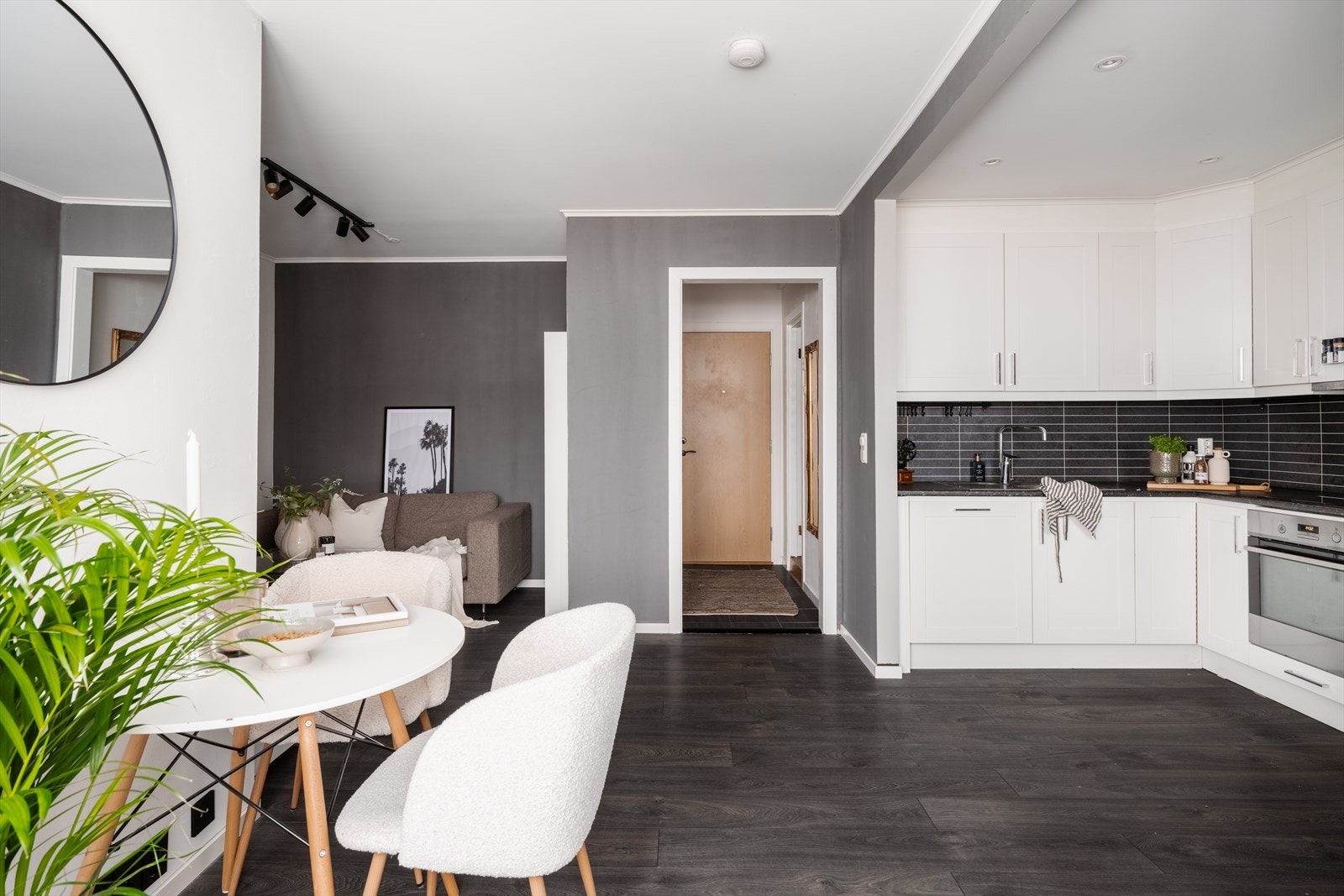 Åpen stue/kjøkken løsning, perfekt for sosiale sammenkomster. Galleribilde