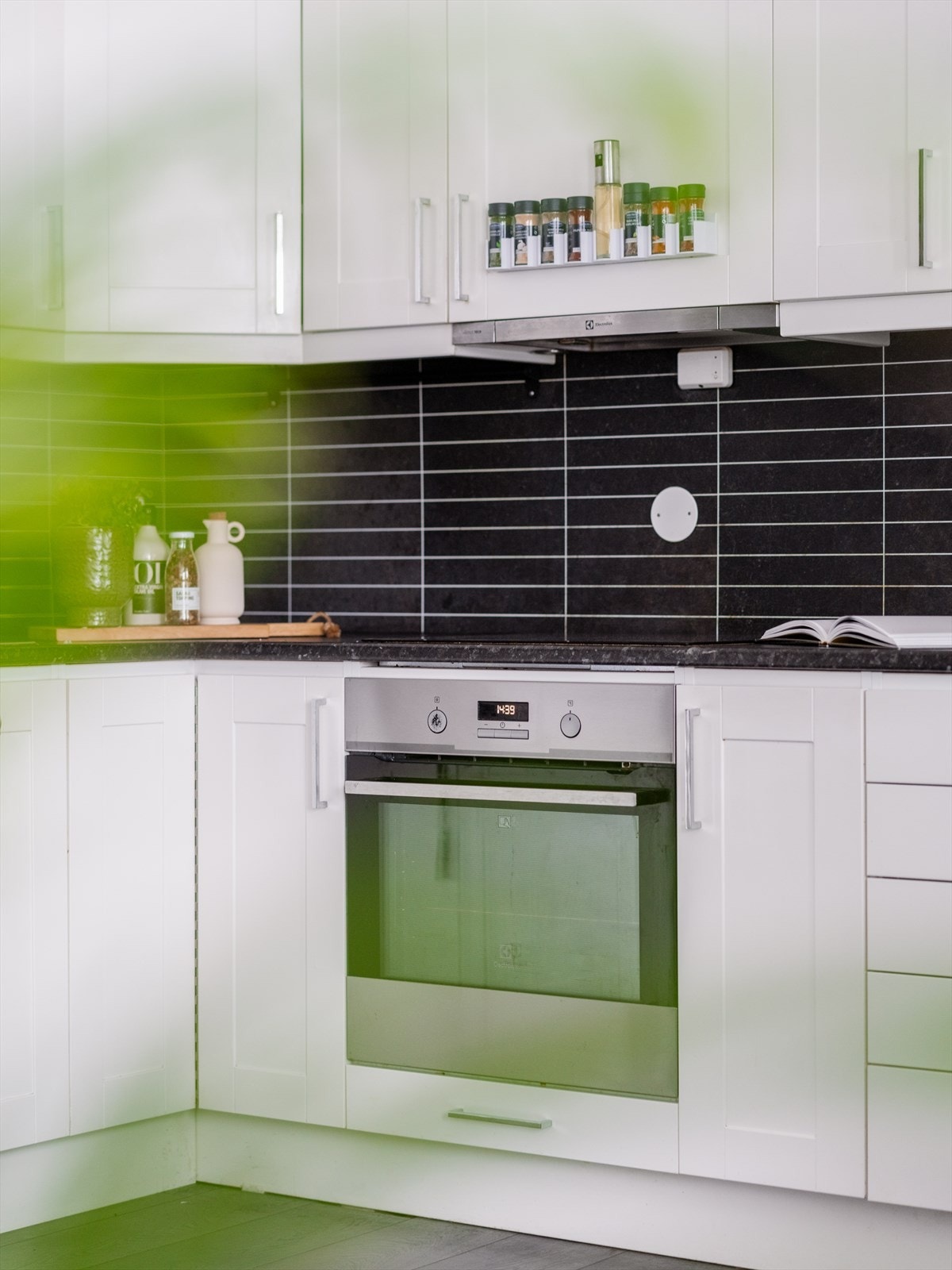 Automatisk vannstopper og komfyrvakt er montert. Galleribilde