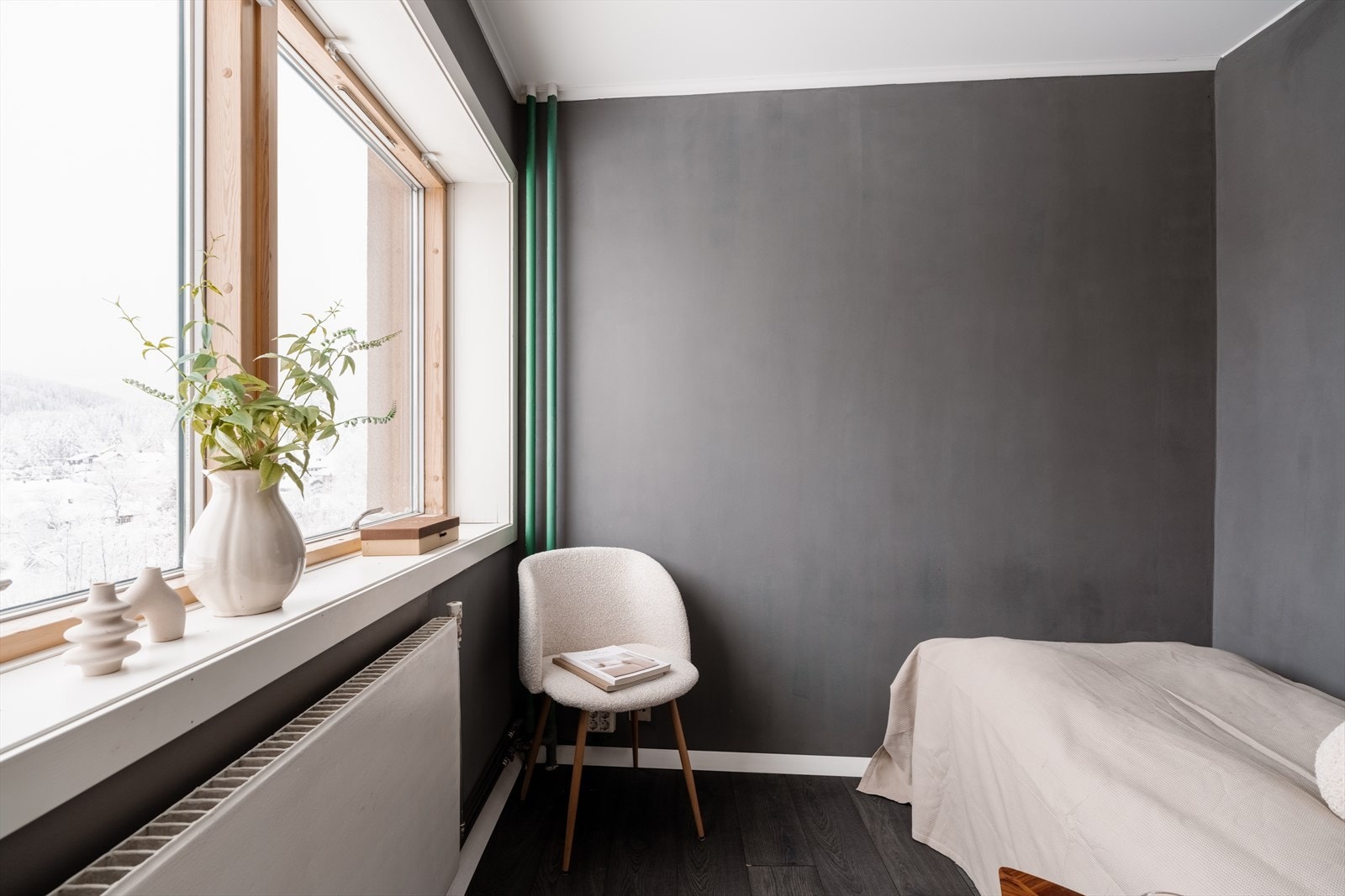 Boligens soverom ble etablert i 2022 og er arealeffektivt. Galleribilde