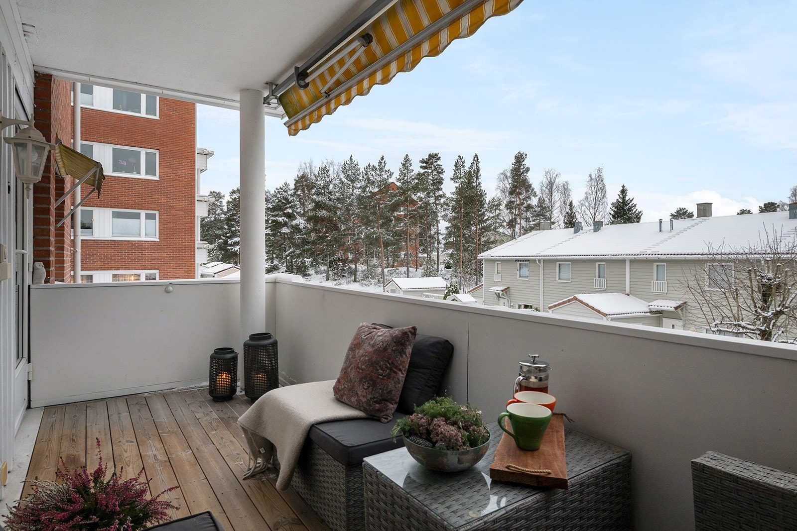 Her er det god plass til ønsket møblement og grill hvor man kan invitere venner og familie til hyggelige sammenkomster. Galleribilde