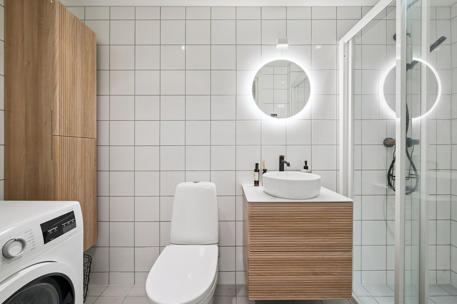 Bad med opplegg for vaskemaskin. Galleribilde