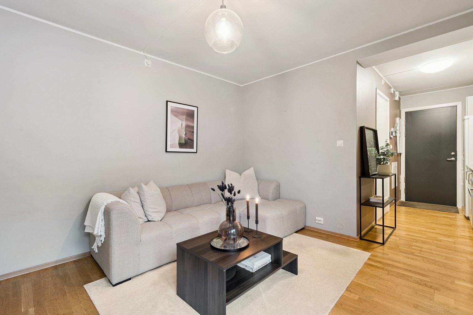 Fra gangen kommer vi inn til kjøkken/stue. Galleribilde