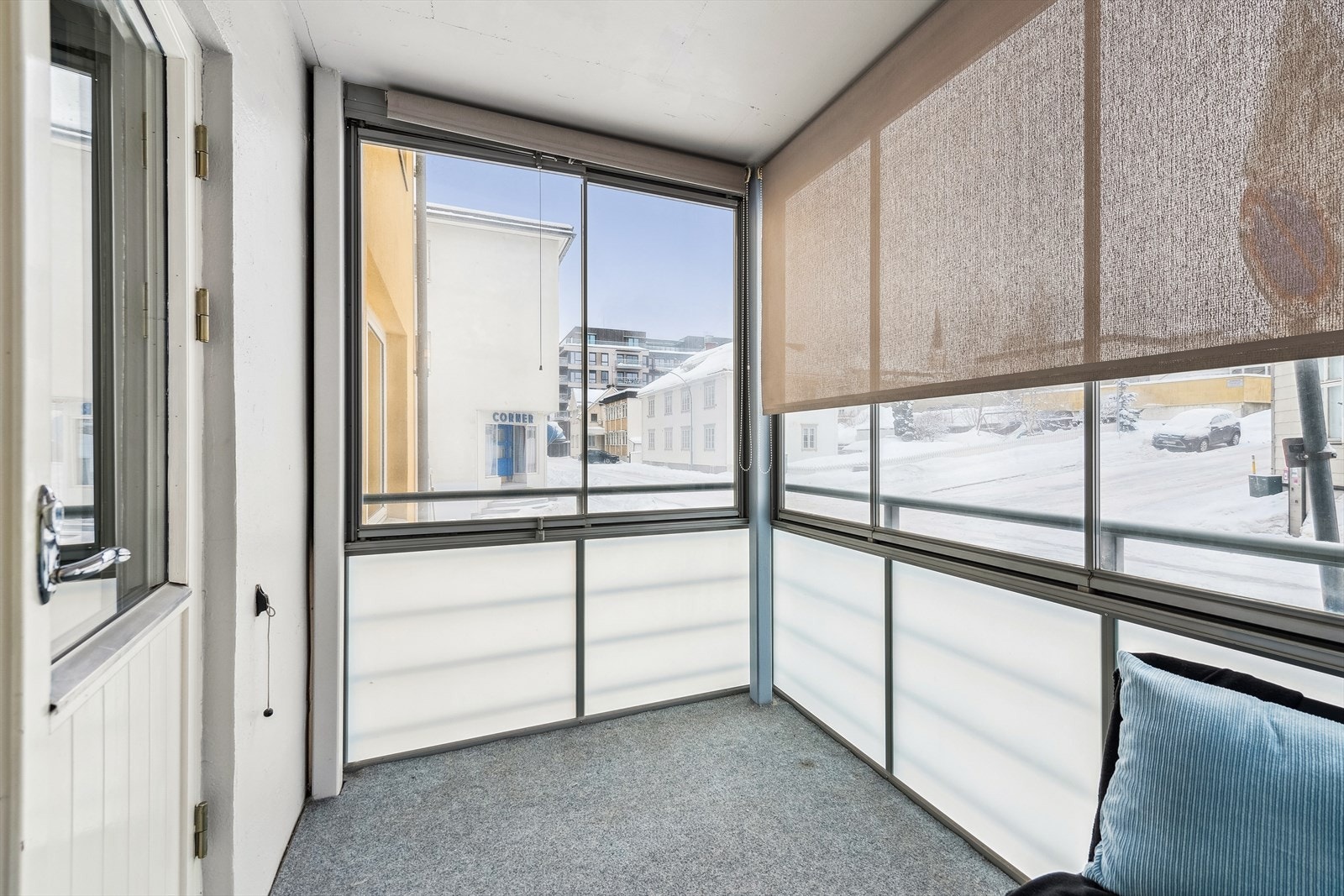 Hyggelig vestvendt balkong. Galleribilde