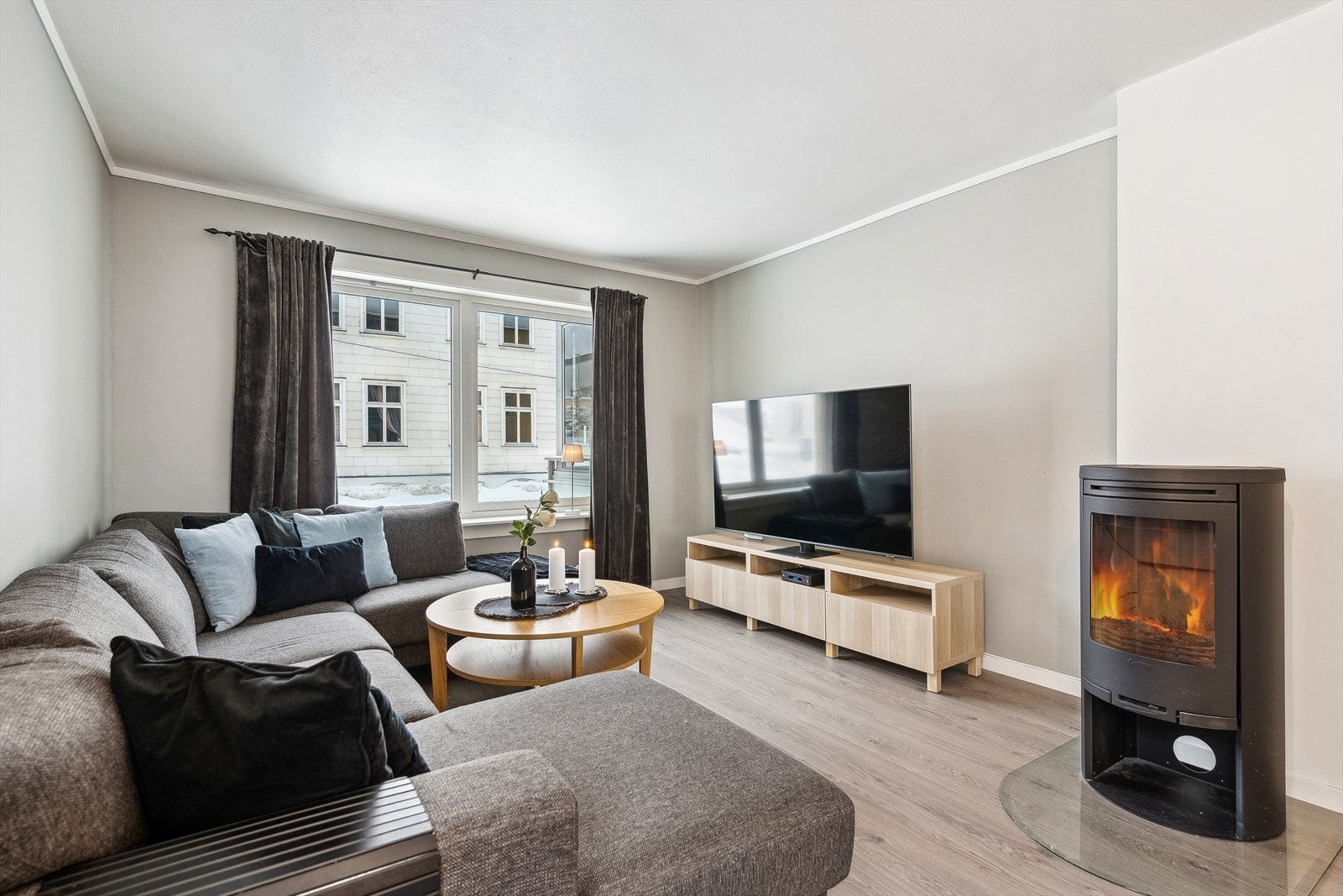 Leiligheten oppvarmes med vedfyring og elektrisitet. Galleribilde