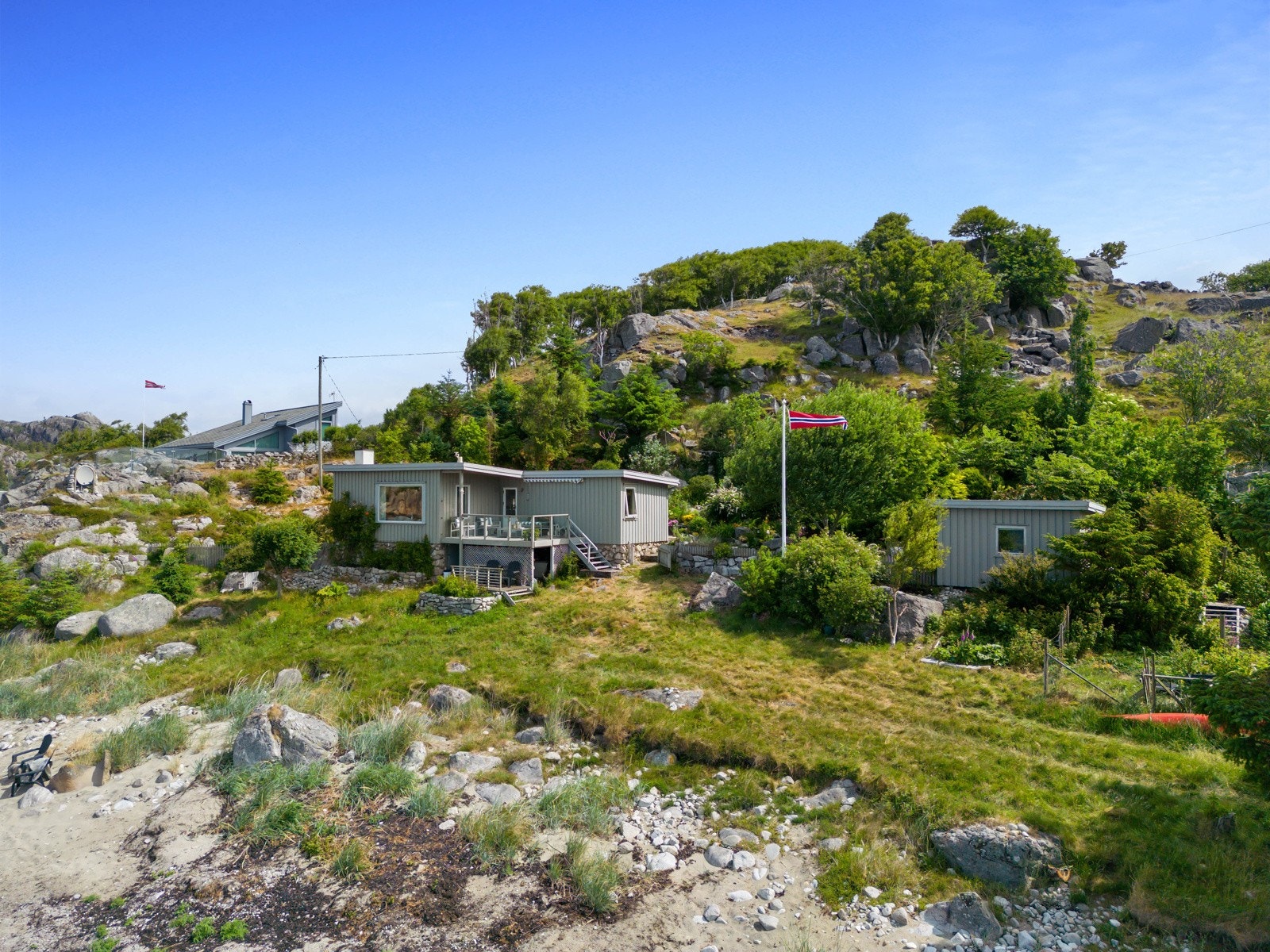 Rundt hytten er det god plass til lek. Galleribilde