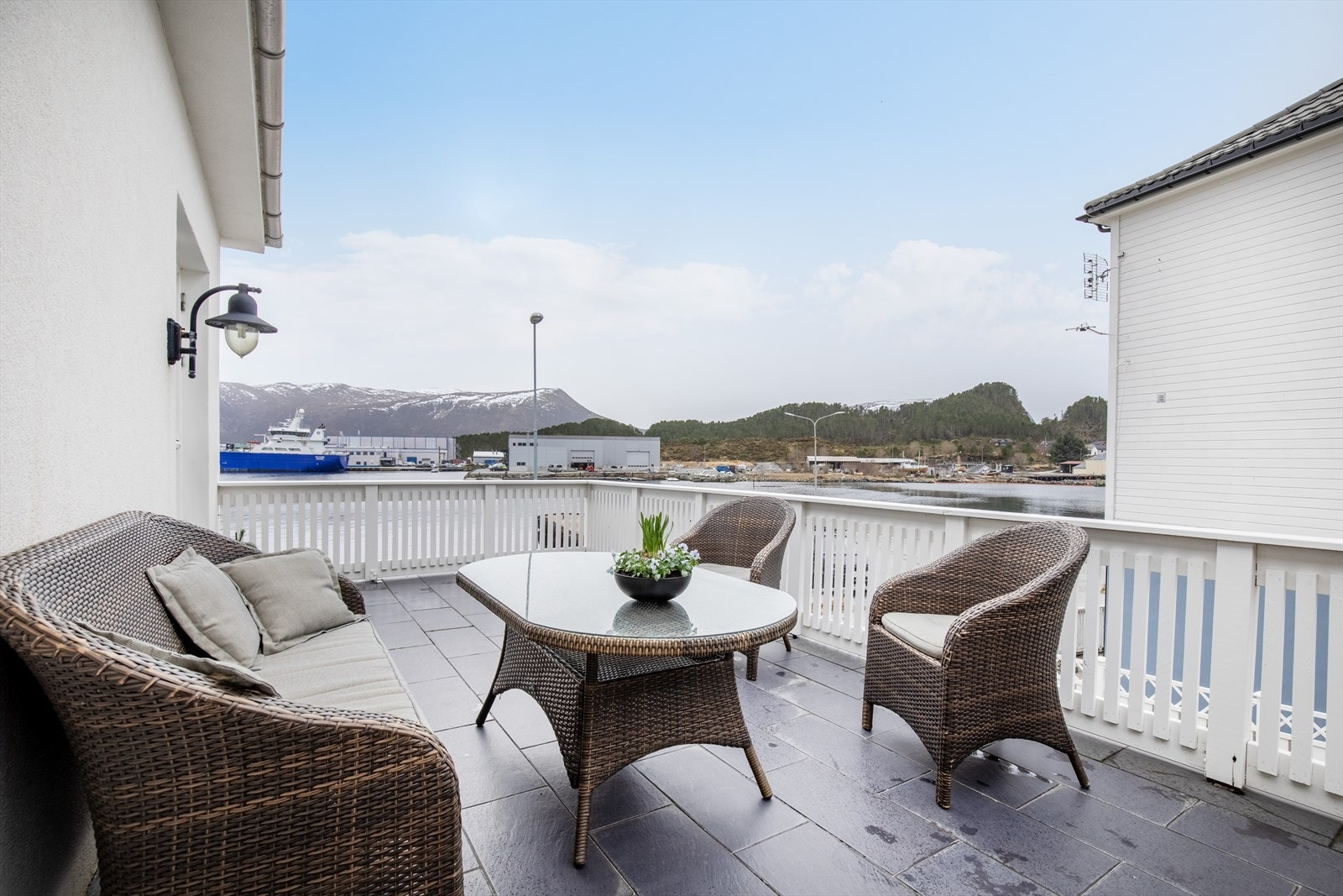 Fra stue er det tilkomst til en av flere utearealer Galleribilde