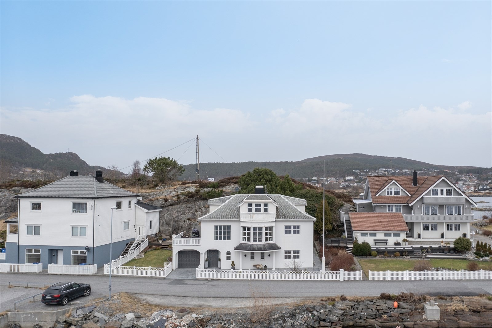 Boligen ble betydelig renovert i 1995 utvendig og innvendig, siden dess har den blitt noe modernisert Galleribilde