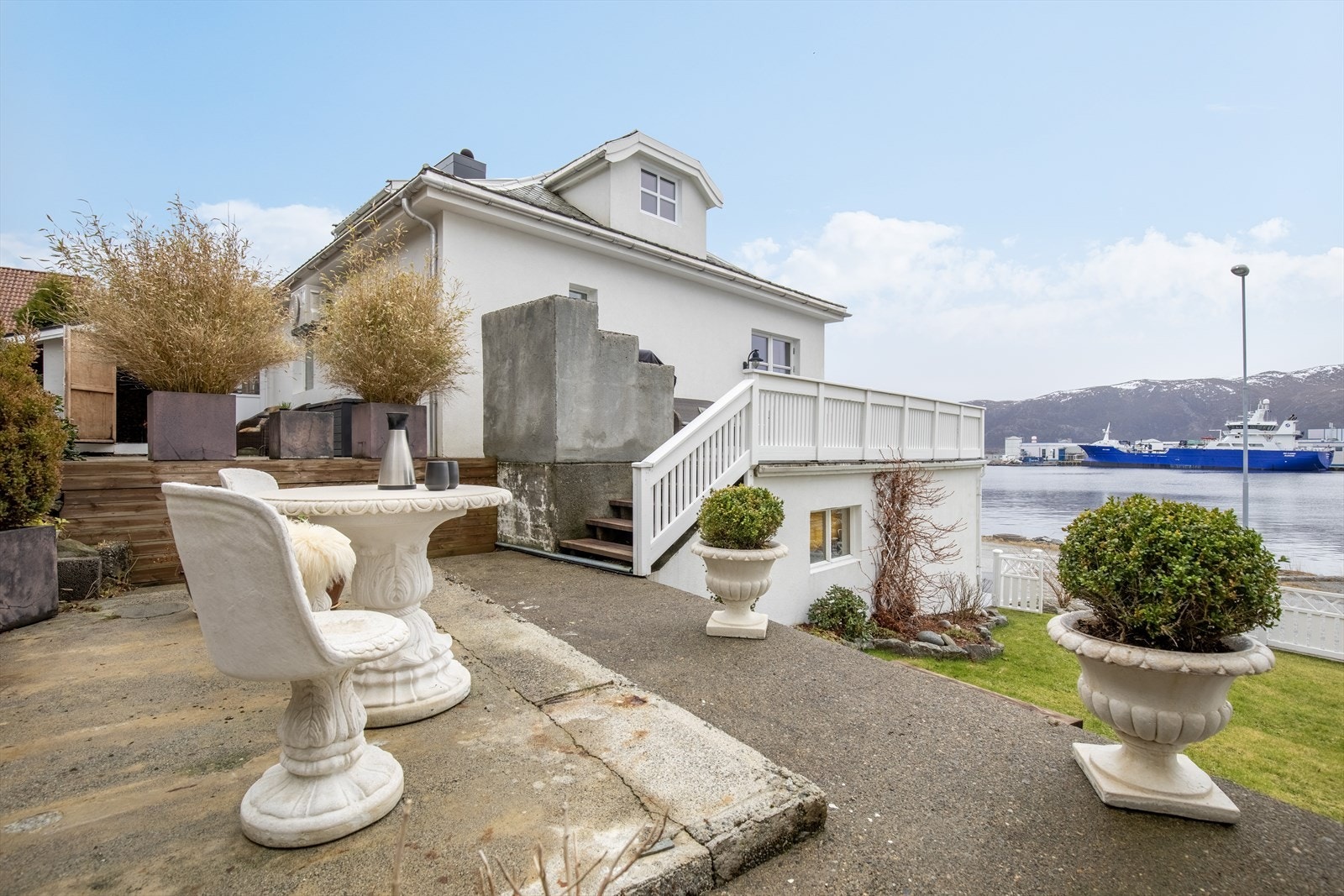 Fra boligen er det gåavstand til dagligvarebutikk, barnehage og legekontor med mer Galleribilde