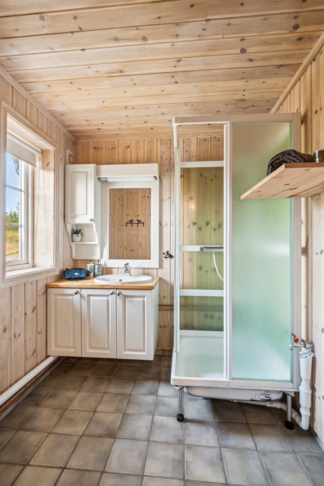 Bad med opplegg for vaskemaskin Galleribilde