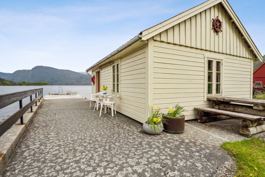 Naust med støypt terrasse/tilkomst Galleribilde
