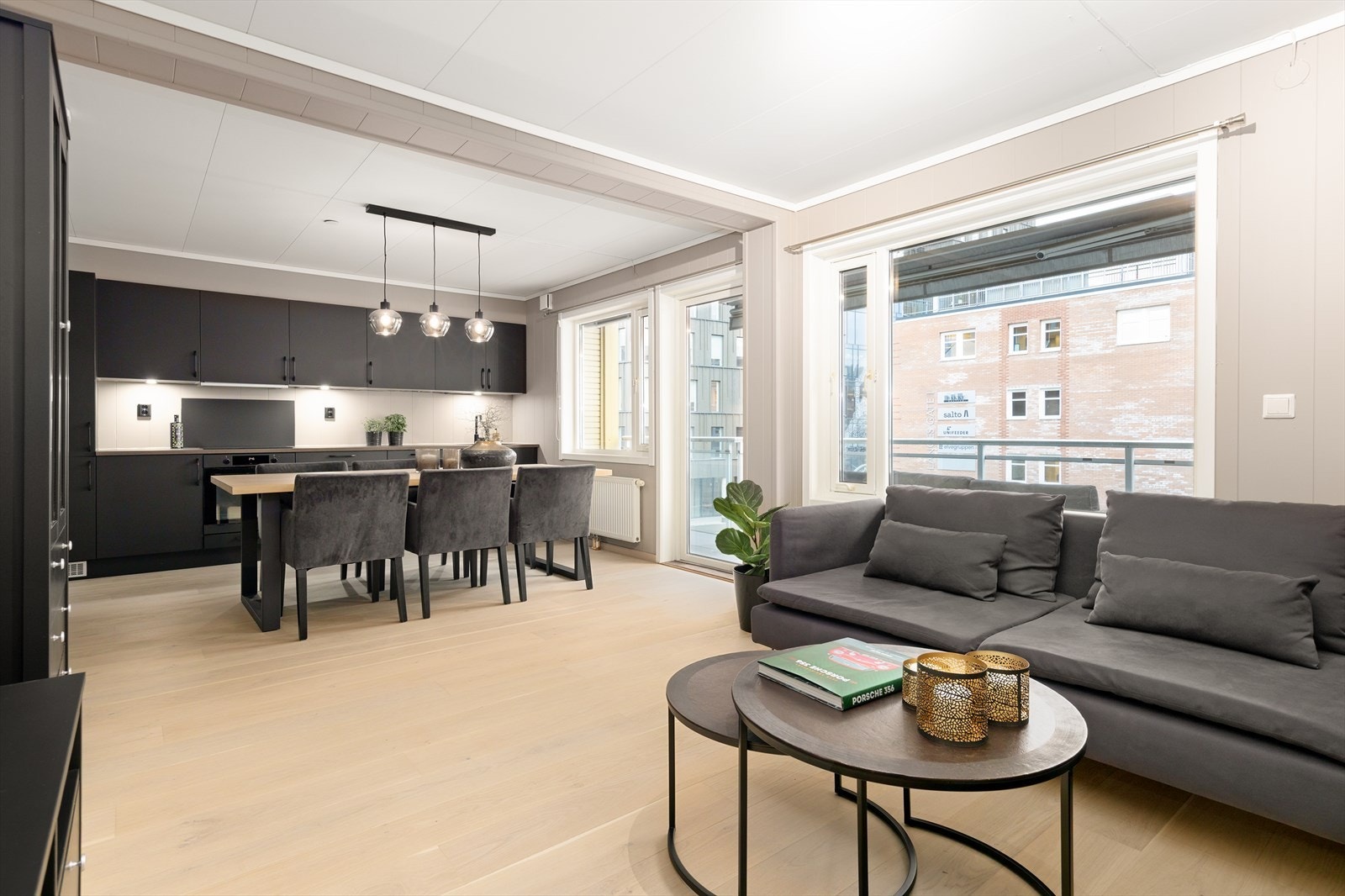 Velkommen til Tollbugata 15C, presentert av Egil Svennevig Hovde for DNB Eiendom. Galleribilde