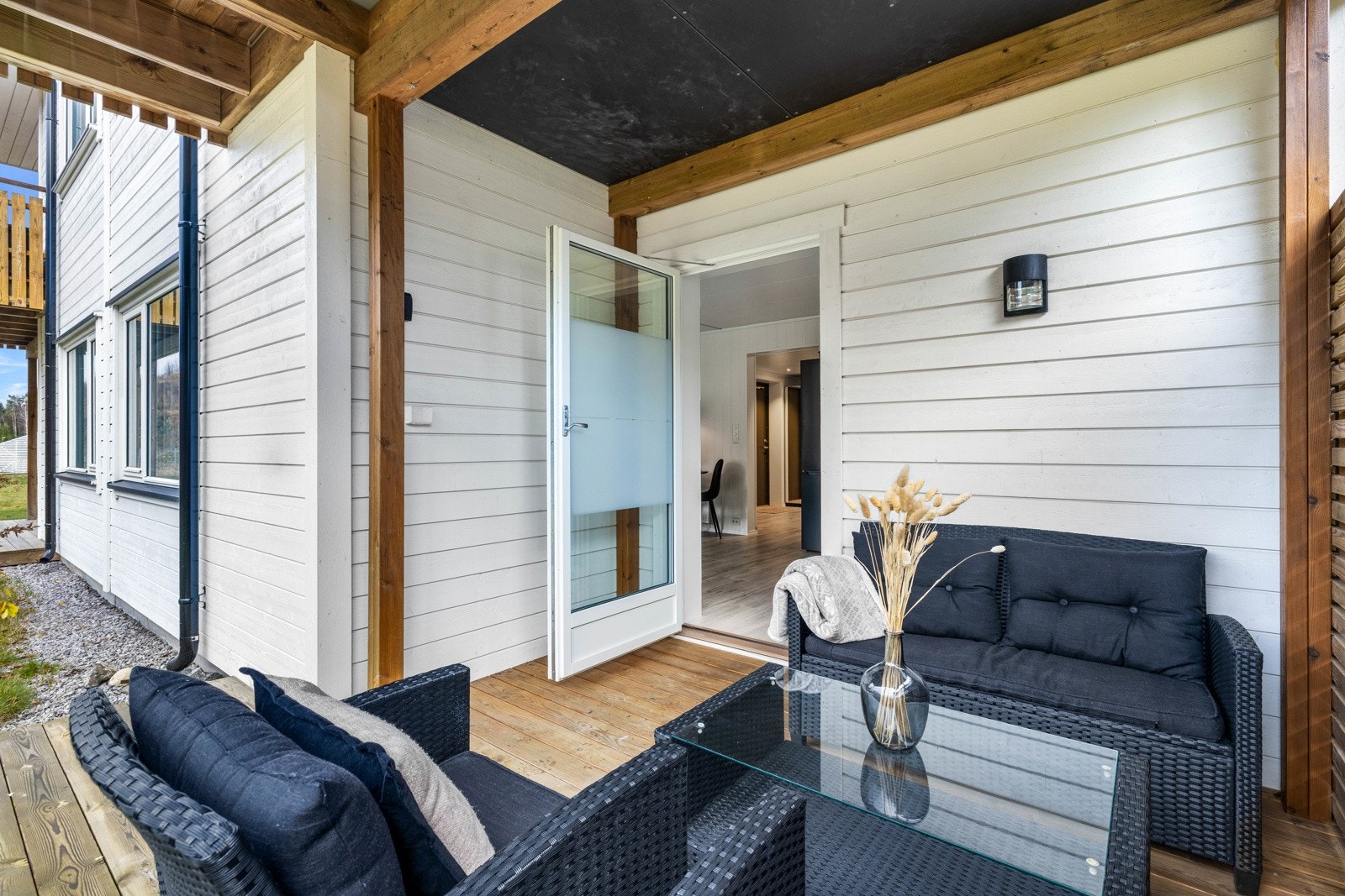 Terrassen vender mot sydvest og har gode solforhold. Galleribilde