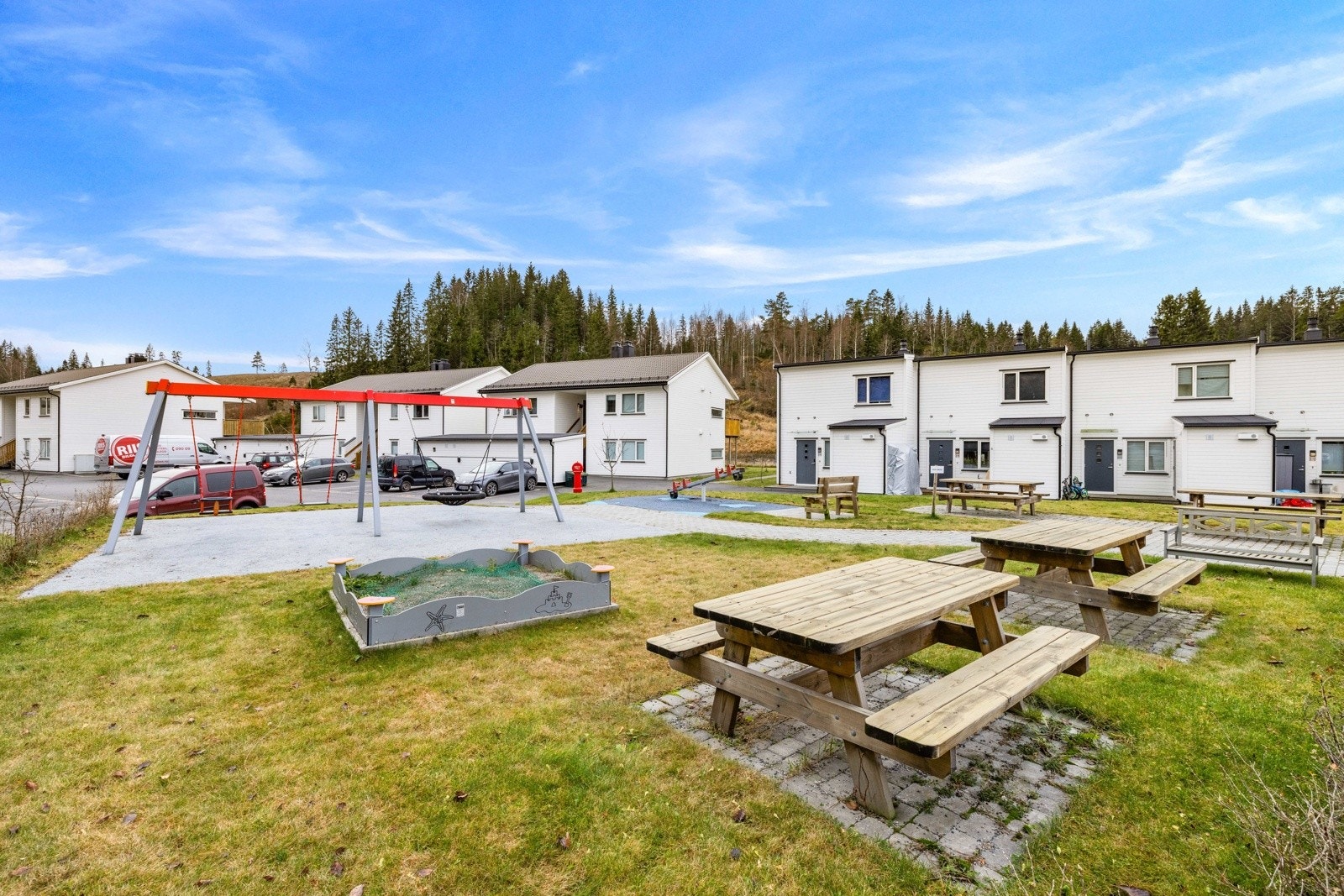 Sameiet har også fine fellesområder med lekeplass. Galleribilde