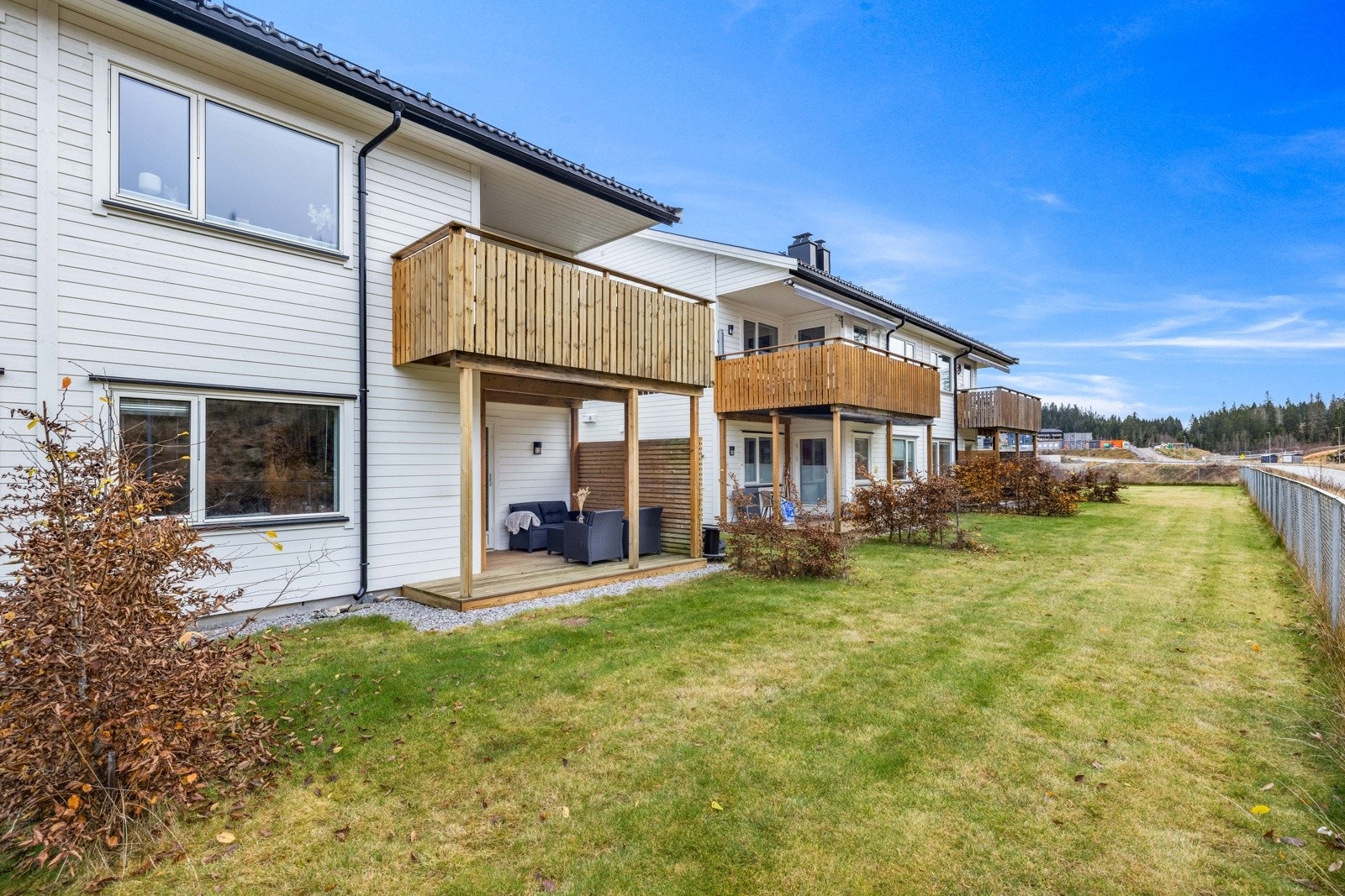 Fin felles hage i sameiet. Galleribilde