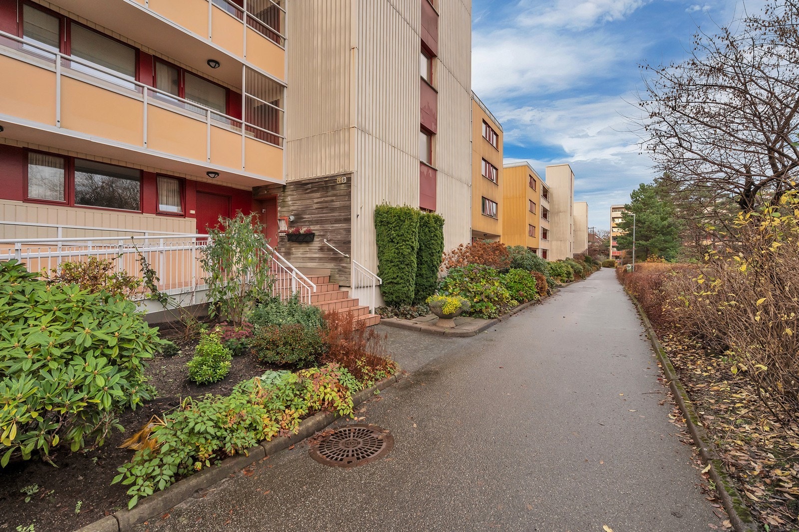 Fasade - praktisk rampe samt heis i bygget gjør at leiligheten passer de fleste Galleribilde