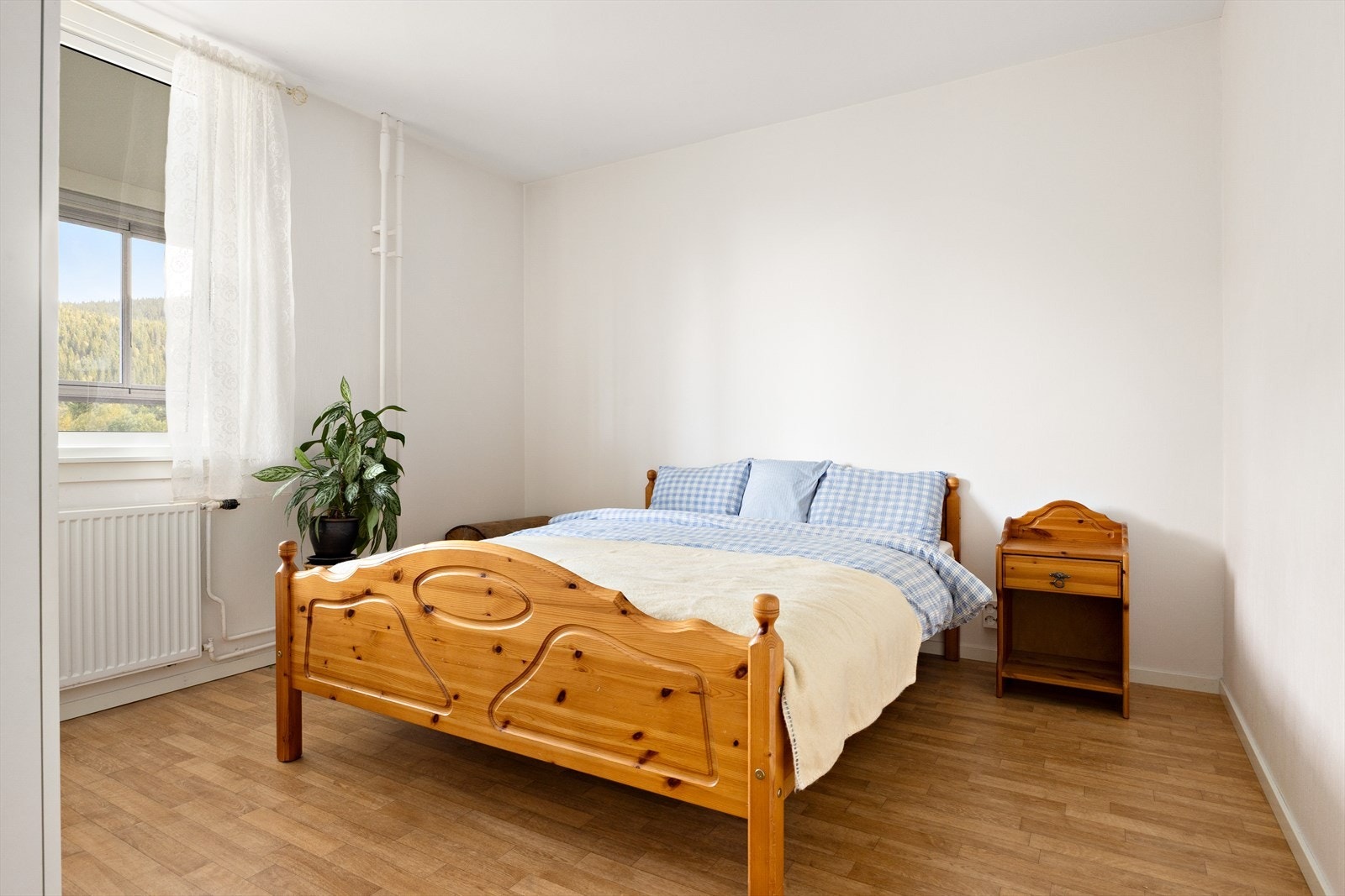 Soverom med adkomst fra stuen. Galleribilde