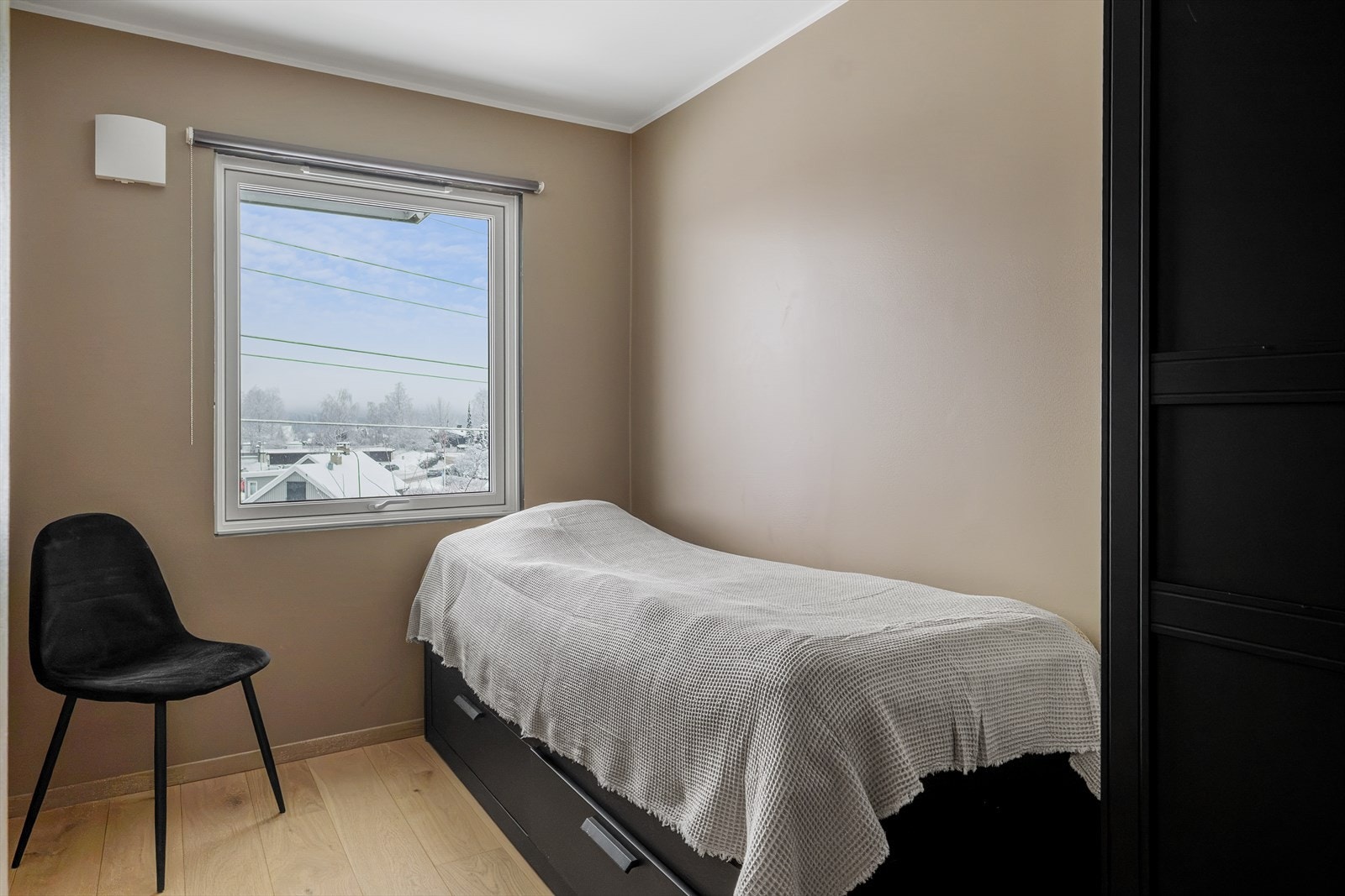 Soverom 3 har plass til seng og garderobeløsning. Rommet er funksjonelt og lett å møblere. Galleribilde