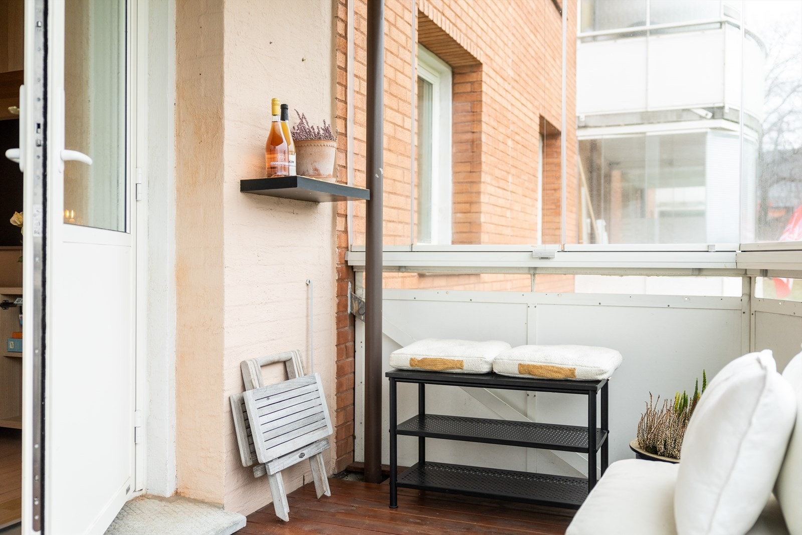 - På balkongen har man sol frem til ca. klokken 14 - Galleribilde