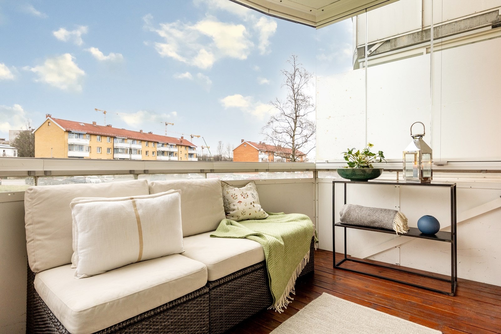 - God plass til utemøblement - Galleribilde