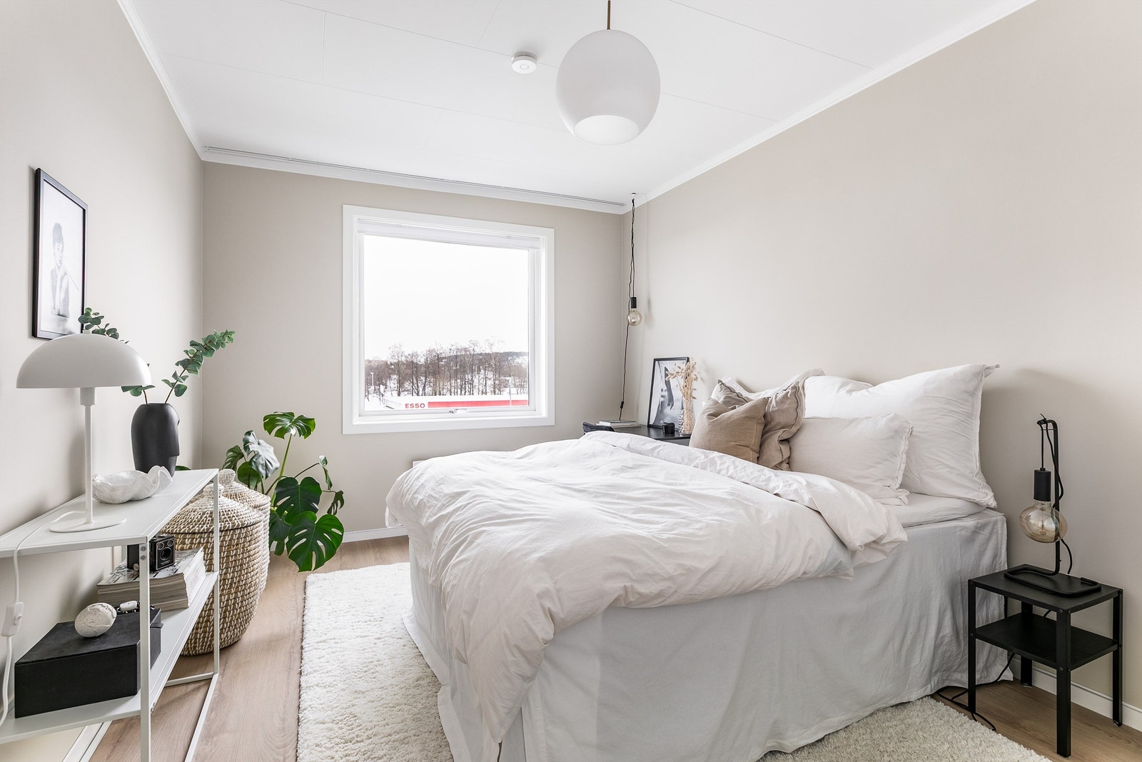 Leilighetens to soverom er begge av god størrelse - hovedsoverommet på nesten 16 kvm. Galleribilde