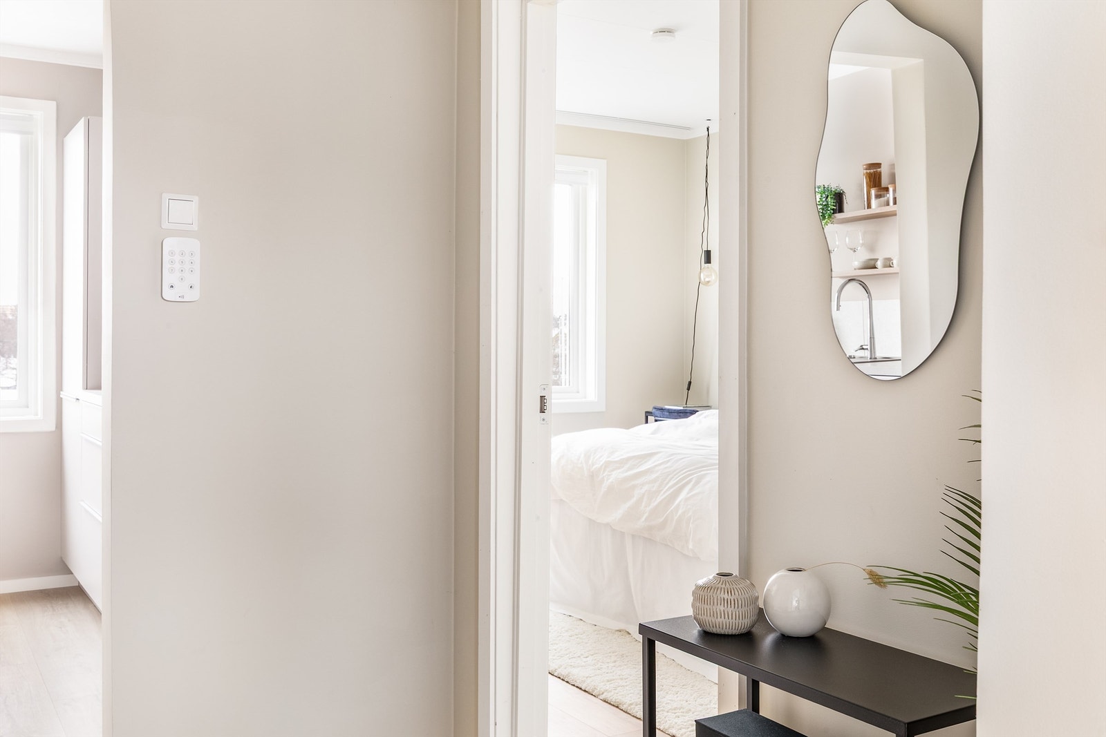 Entre med oppbevaringsplass for klær og sko. Galleribilde