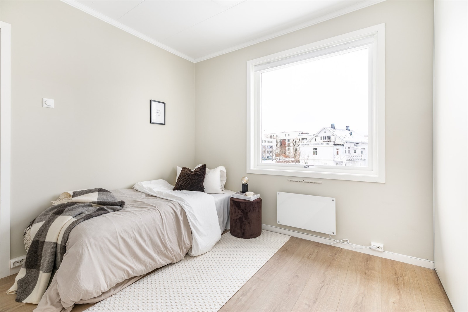 Med over 11 kvm. er dette et barne-/gjesterom av generøs størrelse. Galleribilde