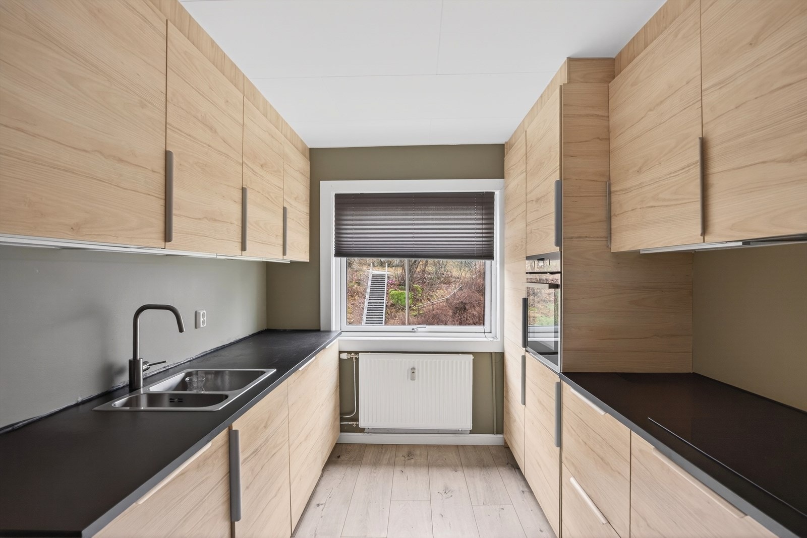 Et flott kjøkken fra IKEA med et rent uttrykk. Galleribilde