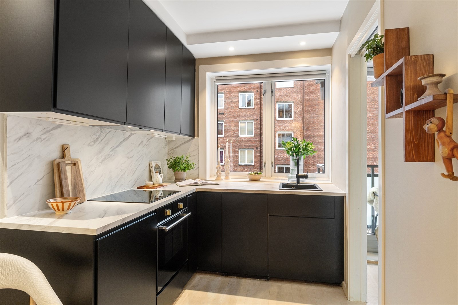 Tidsriktig og stilsikkert kjøkken oppgradert i 2022. Galleribilde