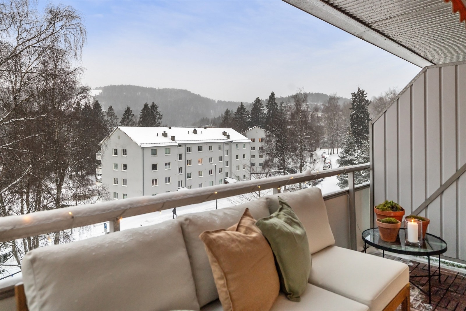 Her er det god plass til utemøblement som både sittegruppe og grill - det er tillatt med el- og/eller gassgrill Galleribilde