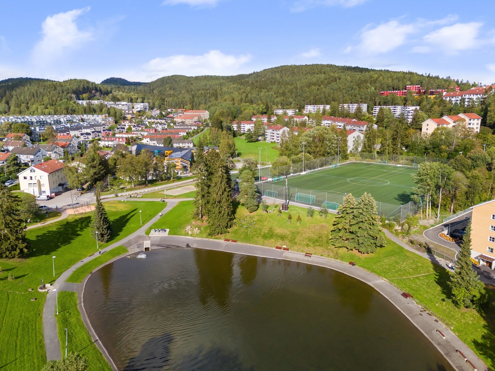 Årvolldammen er en sertifisert Blått flagg-strand Galleribilde