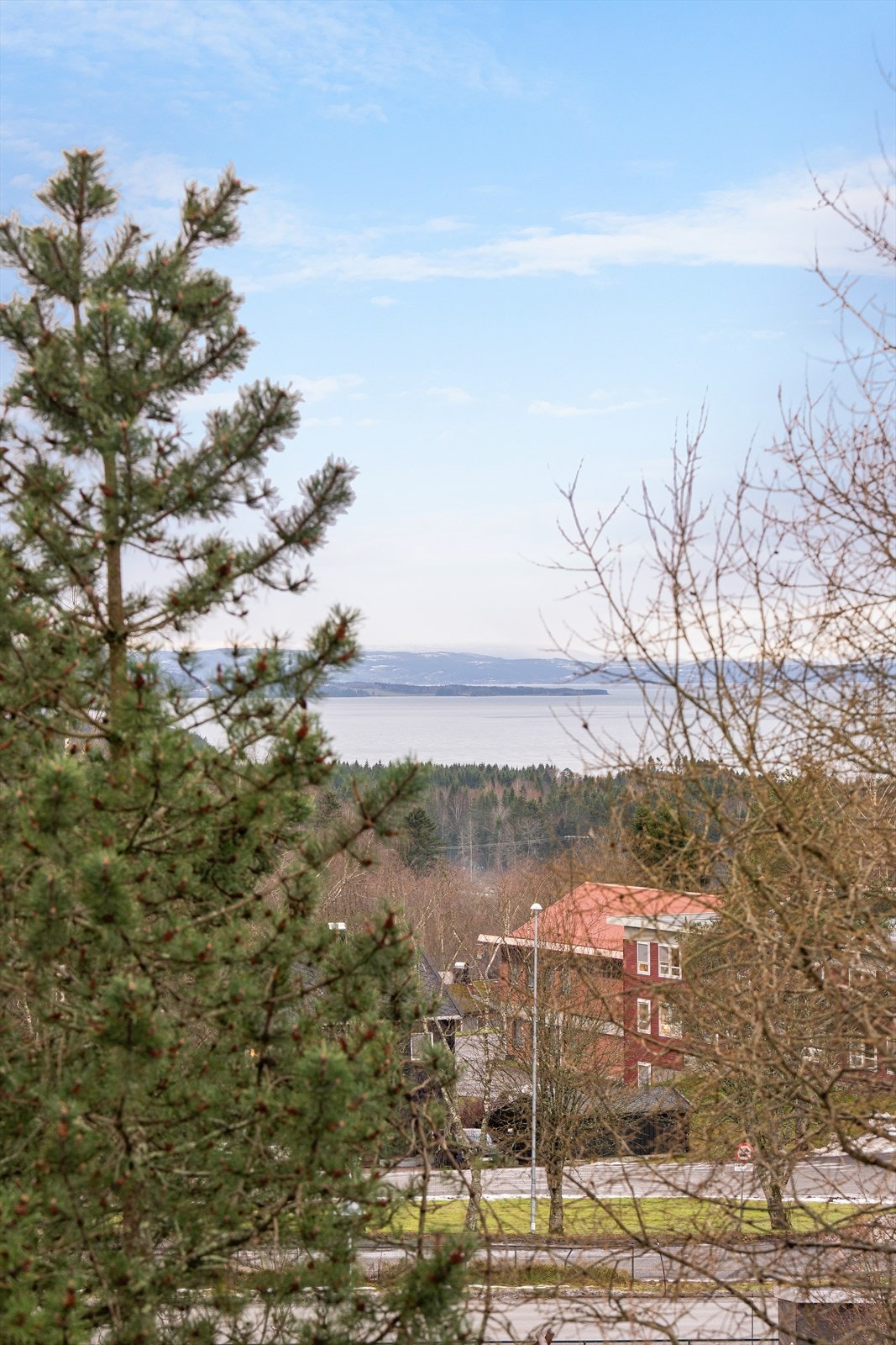 Fra eiendommen vil man ha vidstrakt utsikt mot Beitstadfjorden Galleribilde