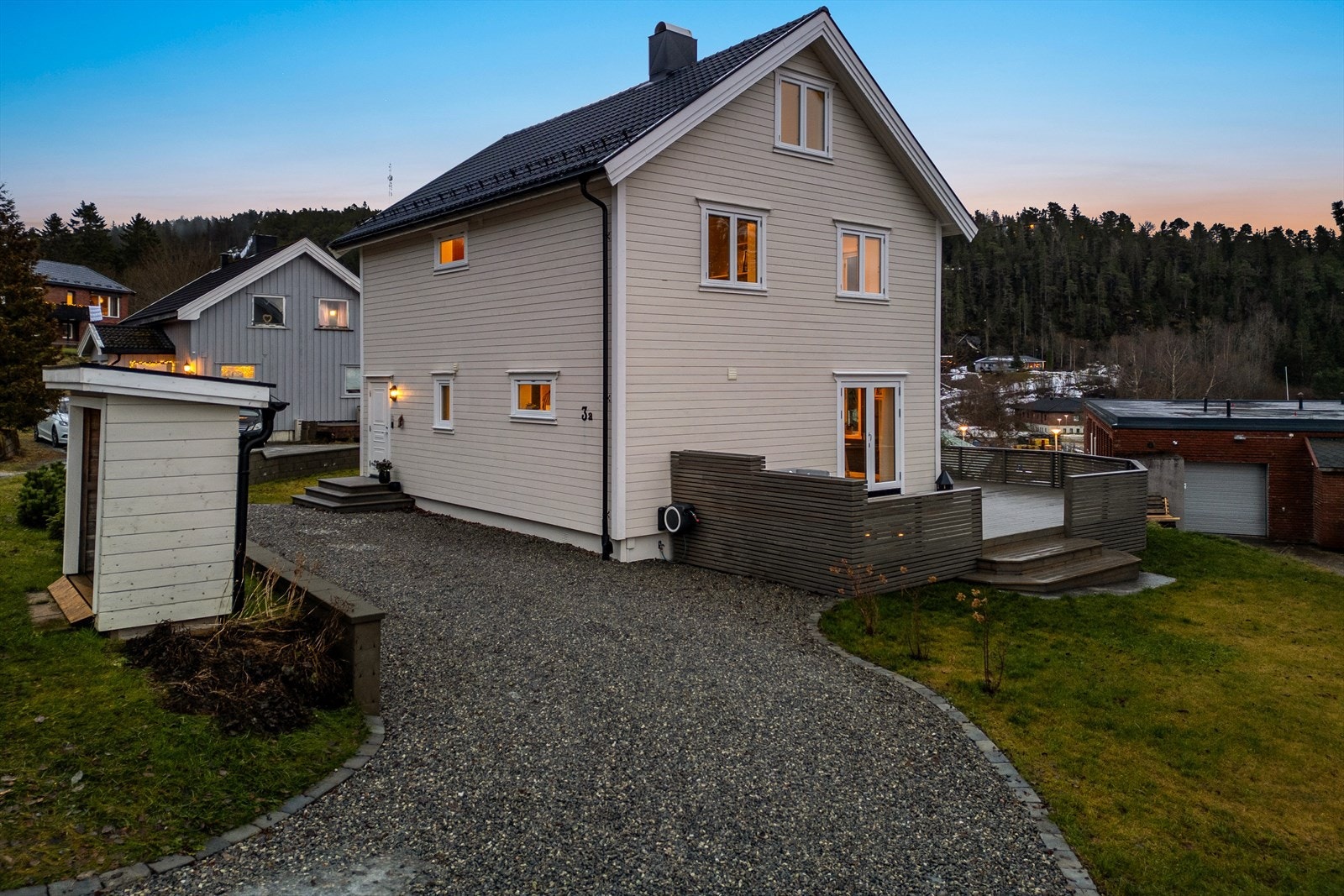 Nye vinduer i 2016, takrenner fra 2017 og terrasse fra 2020. Galleribilde