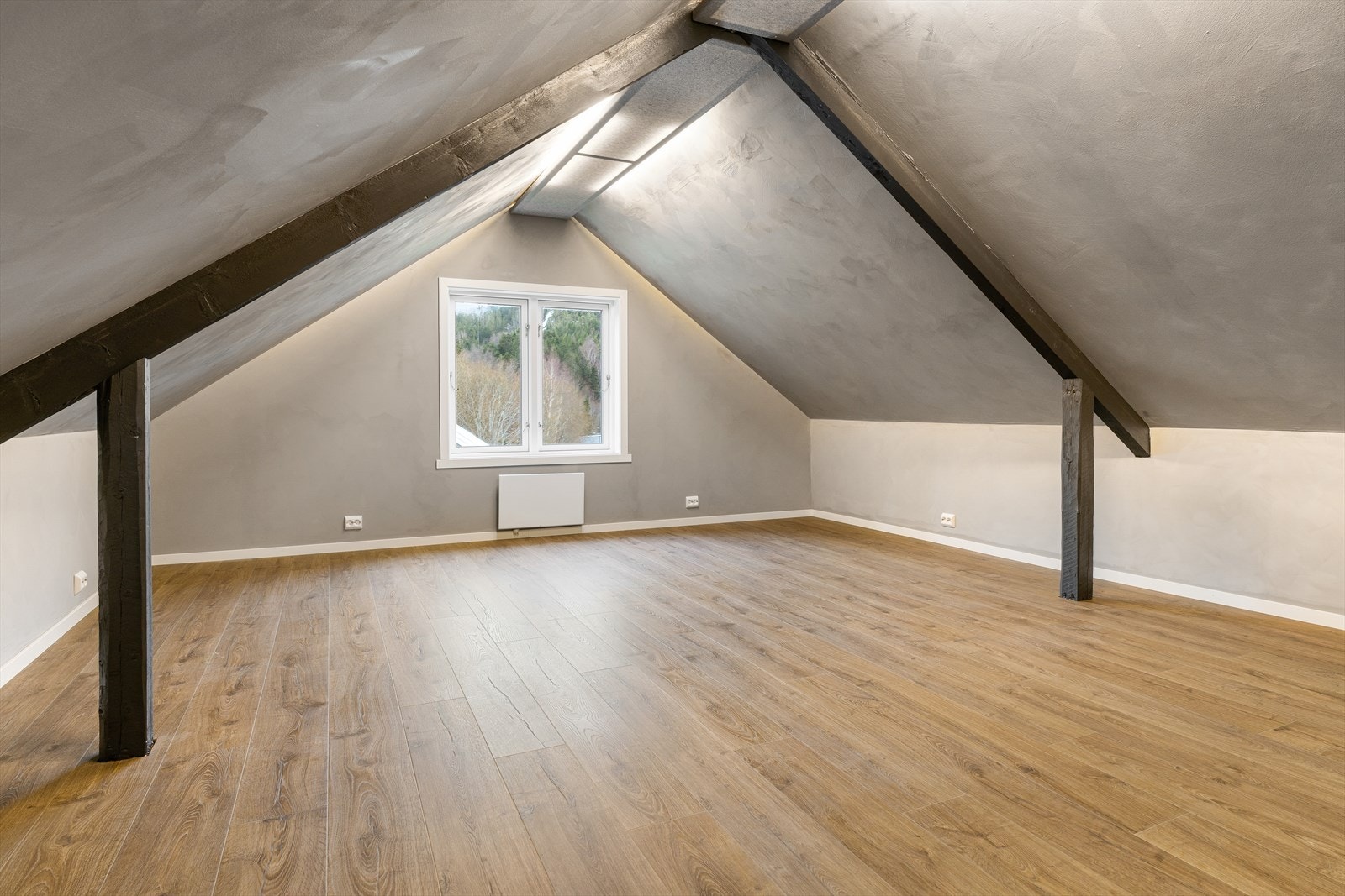 Rom i loftetasje Galleribilde