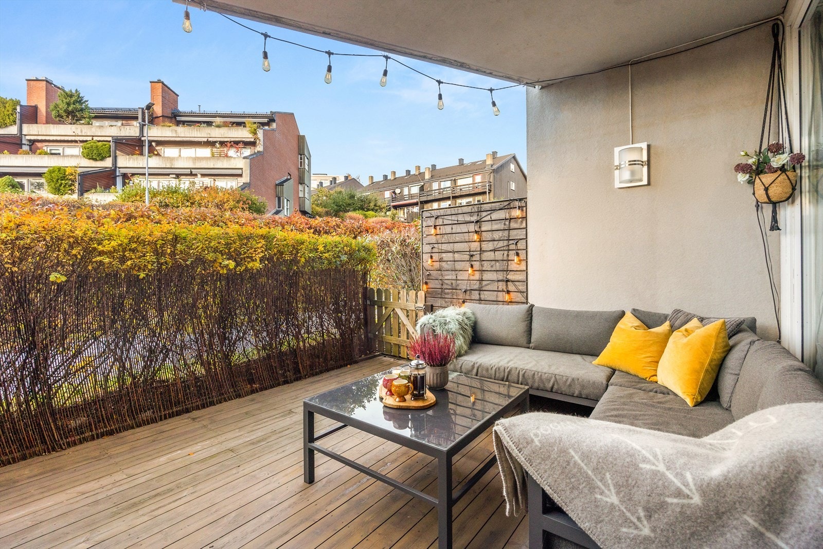 Dette er en perfekt leilighet også for firbente. Den største uteplassen har port direkte ut og ligger vestvendt til med ettermiddags-og kveldssol. Galleribilde