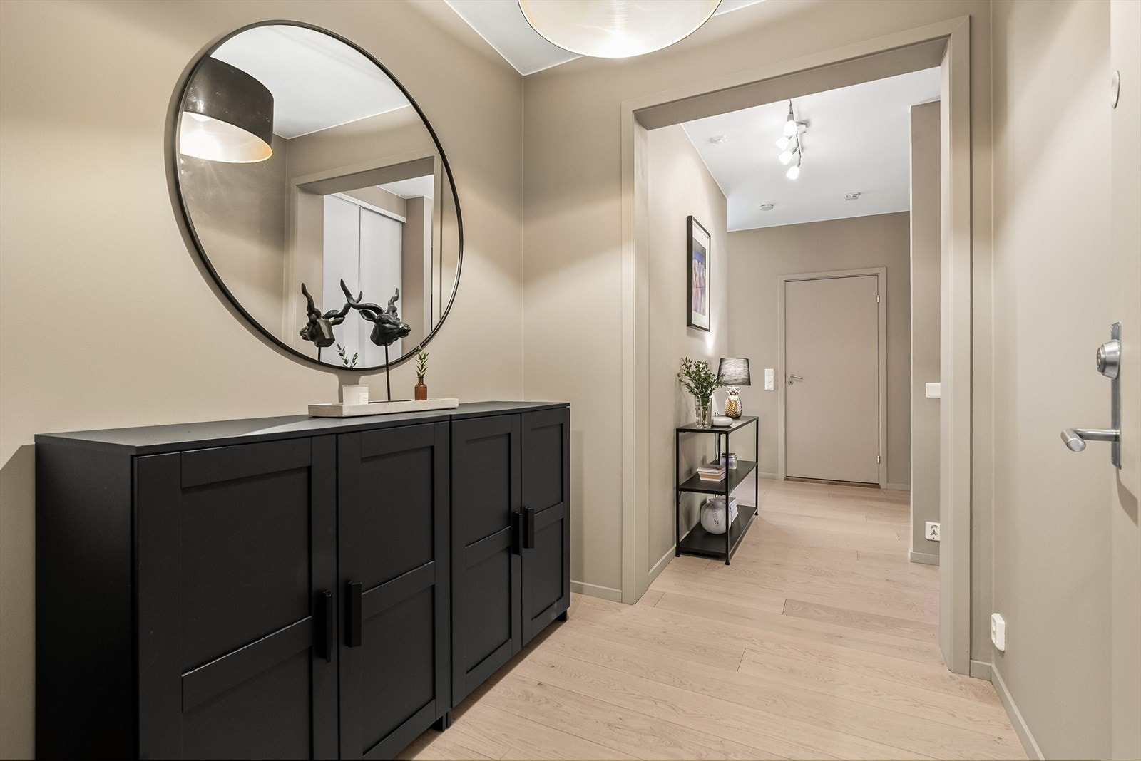 Til høyre i bildet er den fine 2-roms hybelleiligheten. Galleribilde