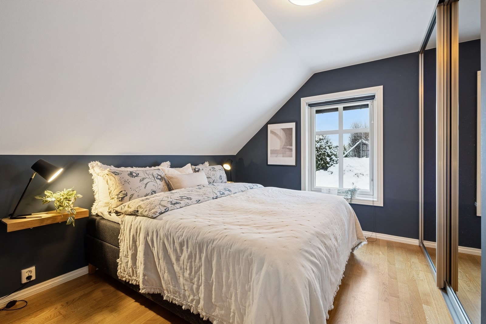 Boligen har tre gode soverom i andre etasje. Galleribilde