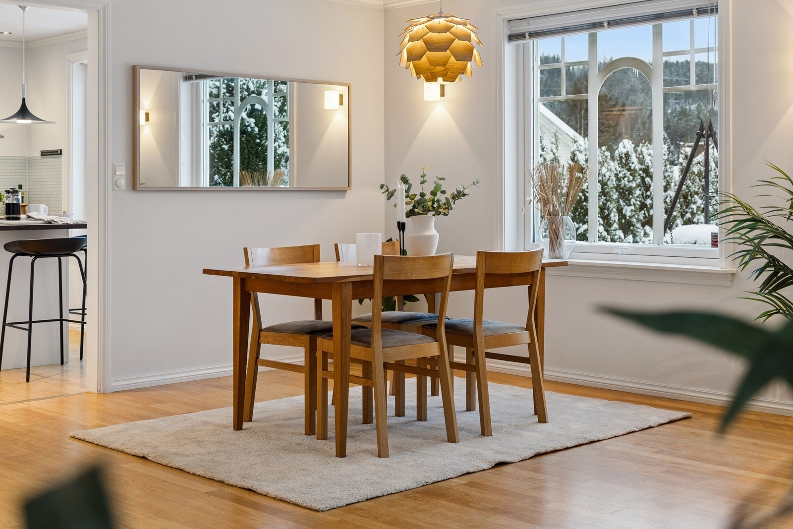 Her er det plass til et stort spisebord for hele familien. Galleribilde