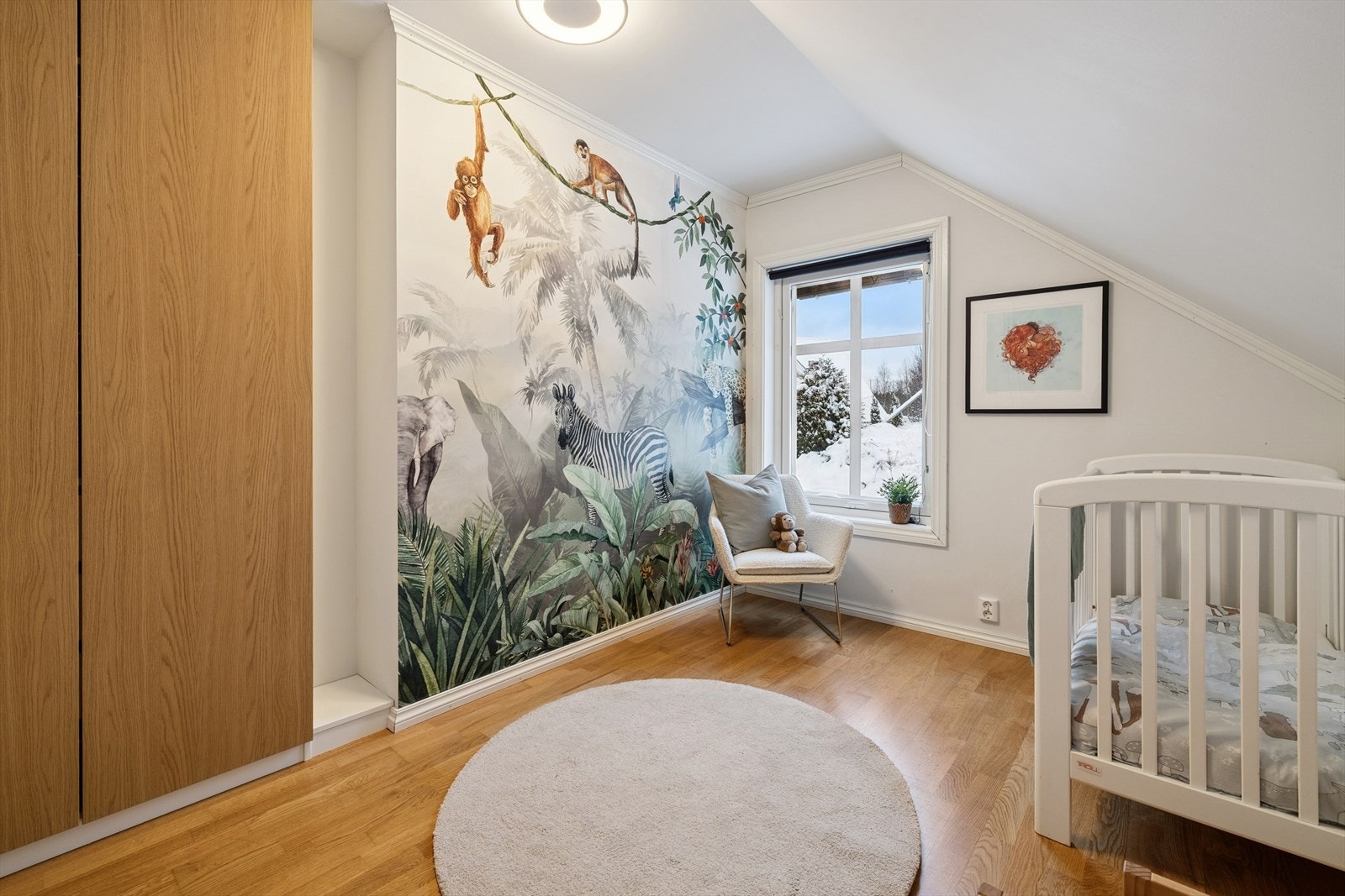 Godt med oppbevaringsplass i medfølgende garderobeskap. Galleribilde