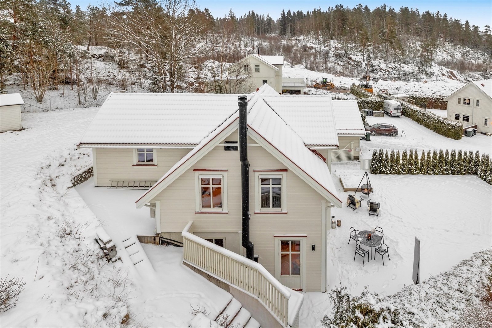 Eiendommen har en eiet tomt på 890,5 kvm. Galleribilde