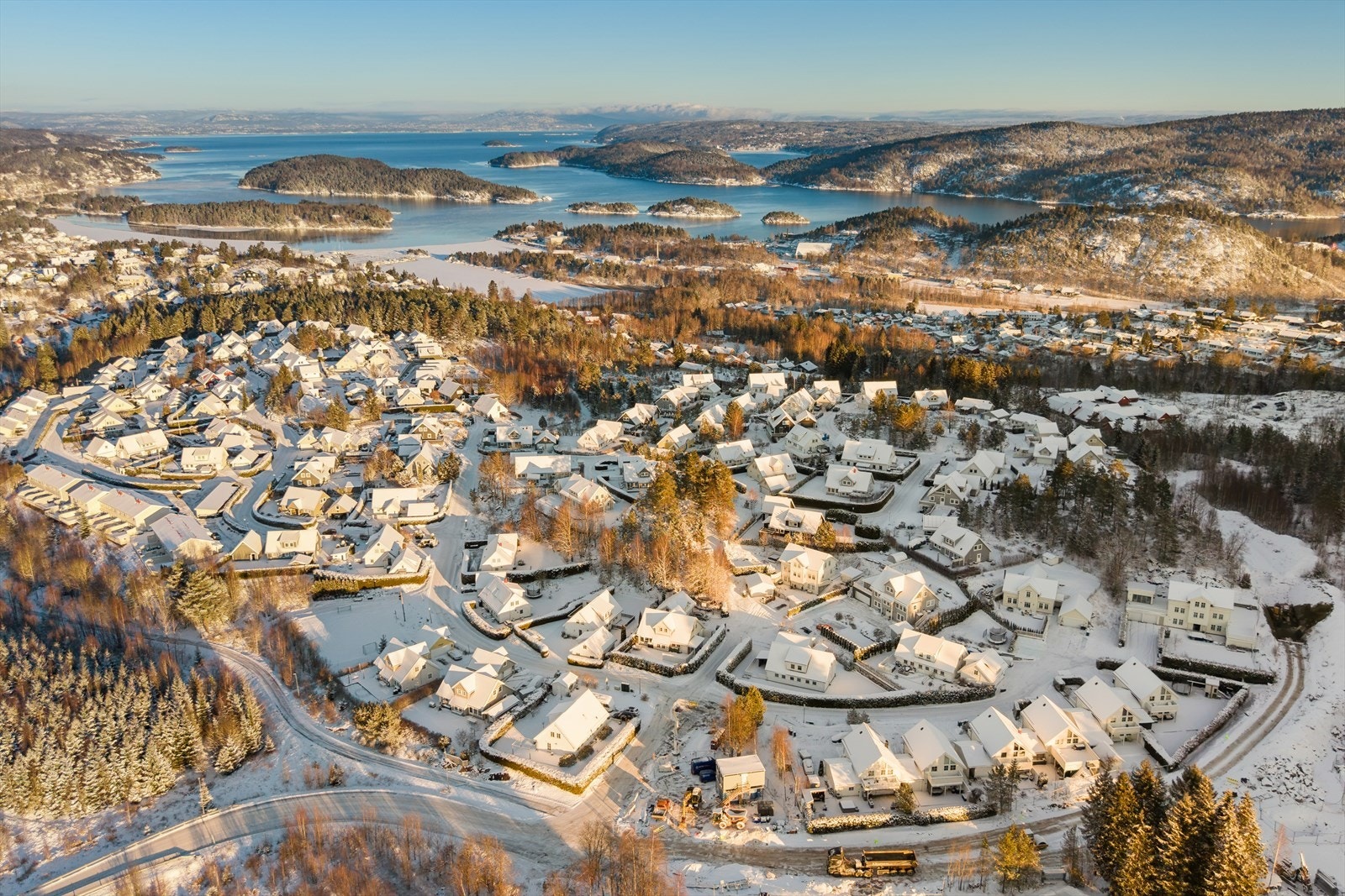 Flotte turområder i skog og mark, samt nærhet til bade- og fiskemuligheter langs Oslofjorden. Galleribilde